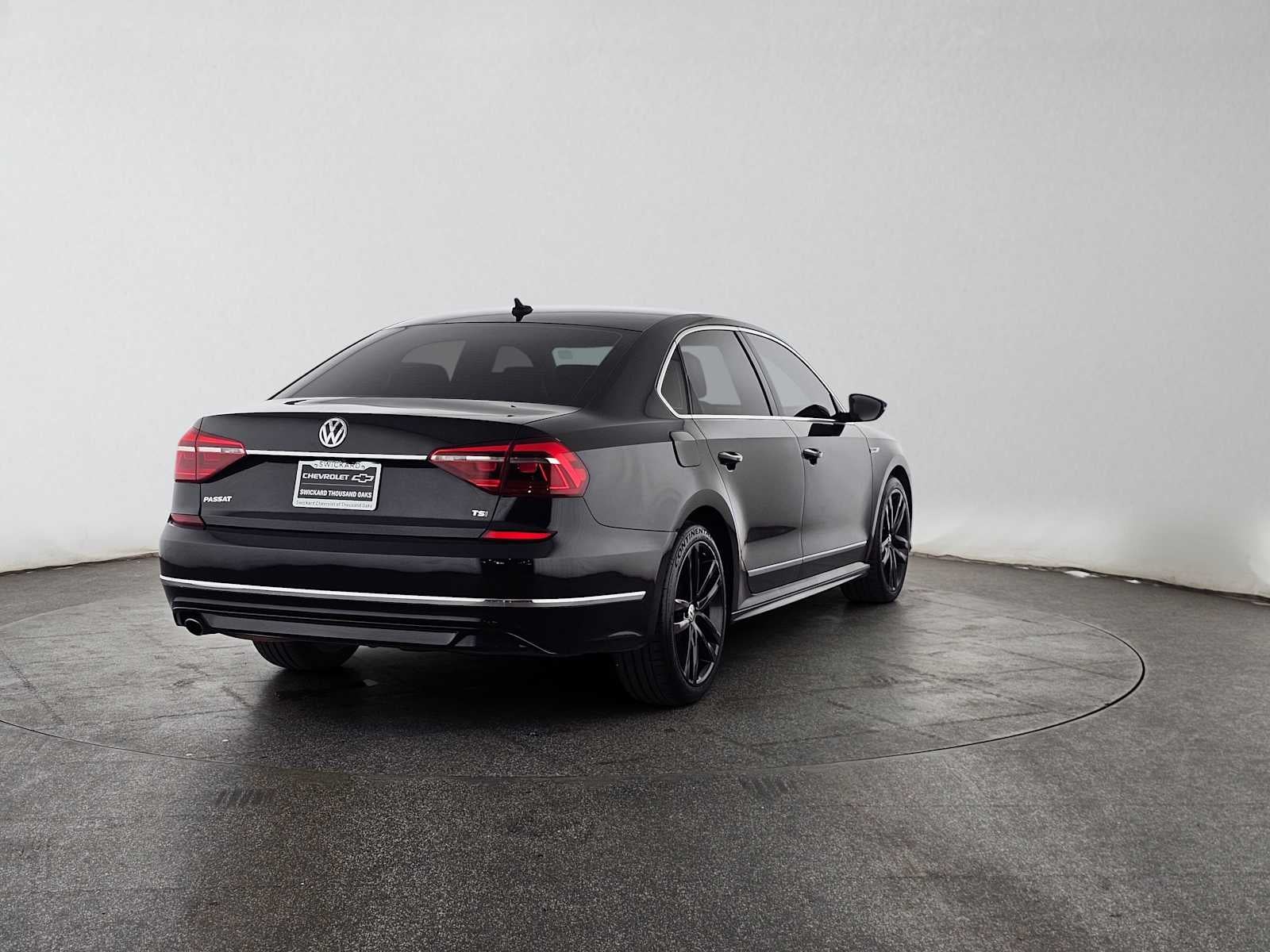 2017 Volkswagen Passat R-Line w/Comfort Pkg