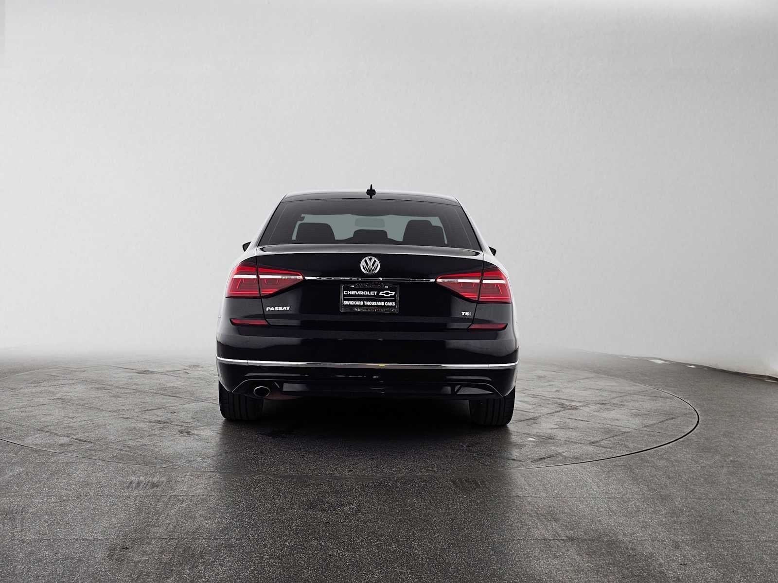 2017 Volkswagen Passat R-Line w/Comfort Pkg