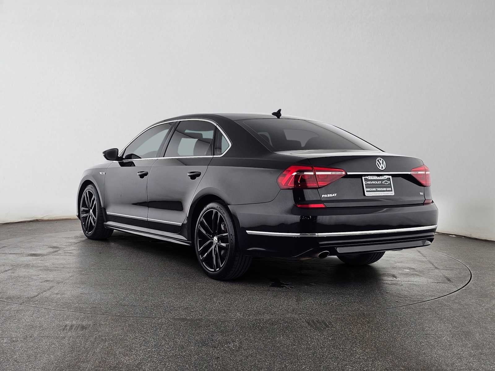 2017 Volkswagen Passat R-Line w/Comfort Pkg