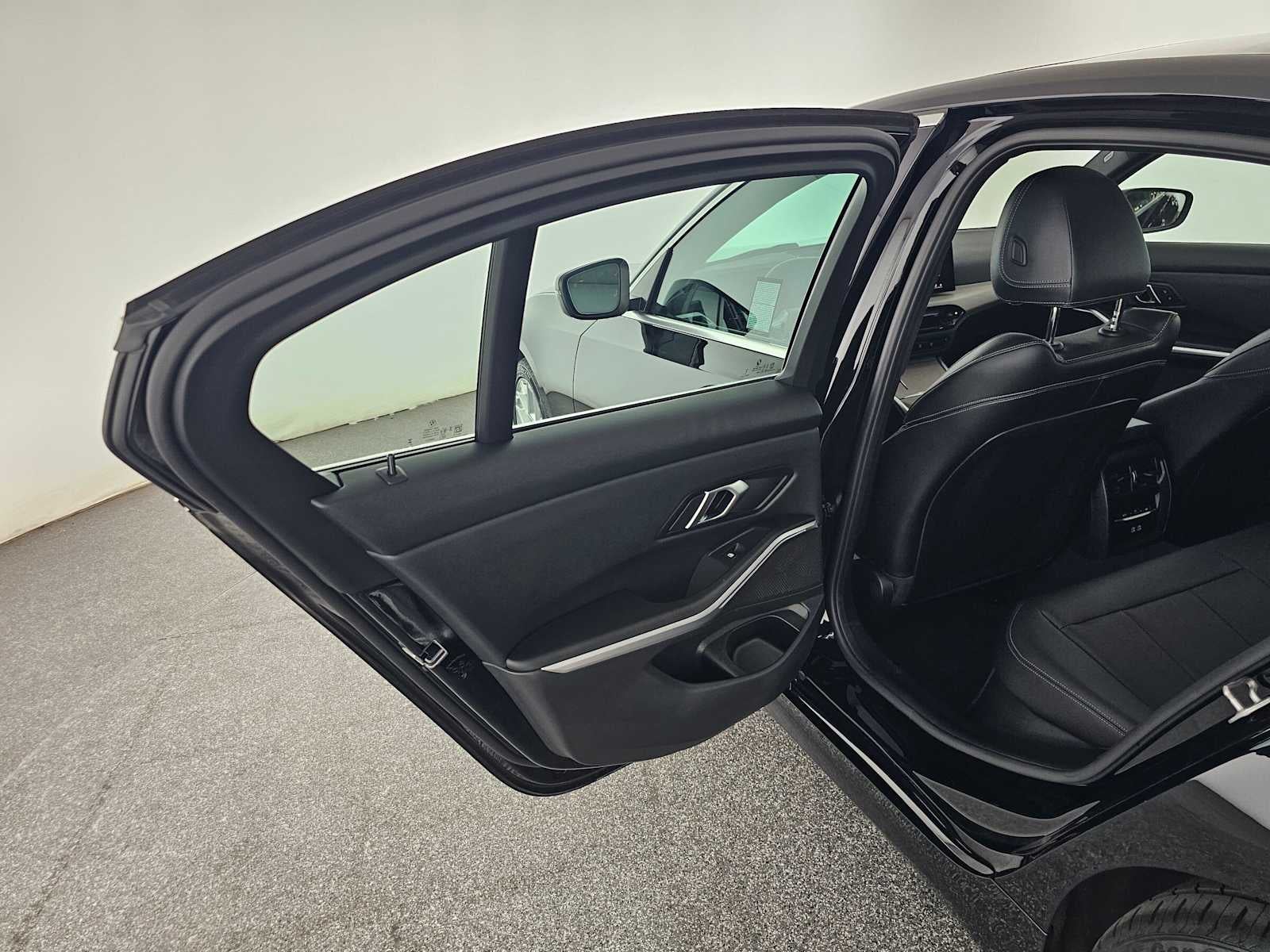 2025 BMW 3 Series 330i