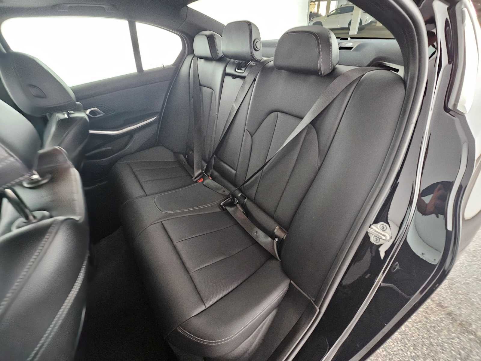 2025 BMW 3 Series 330i
