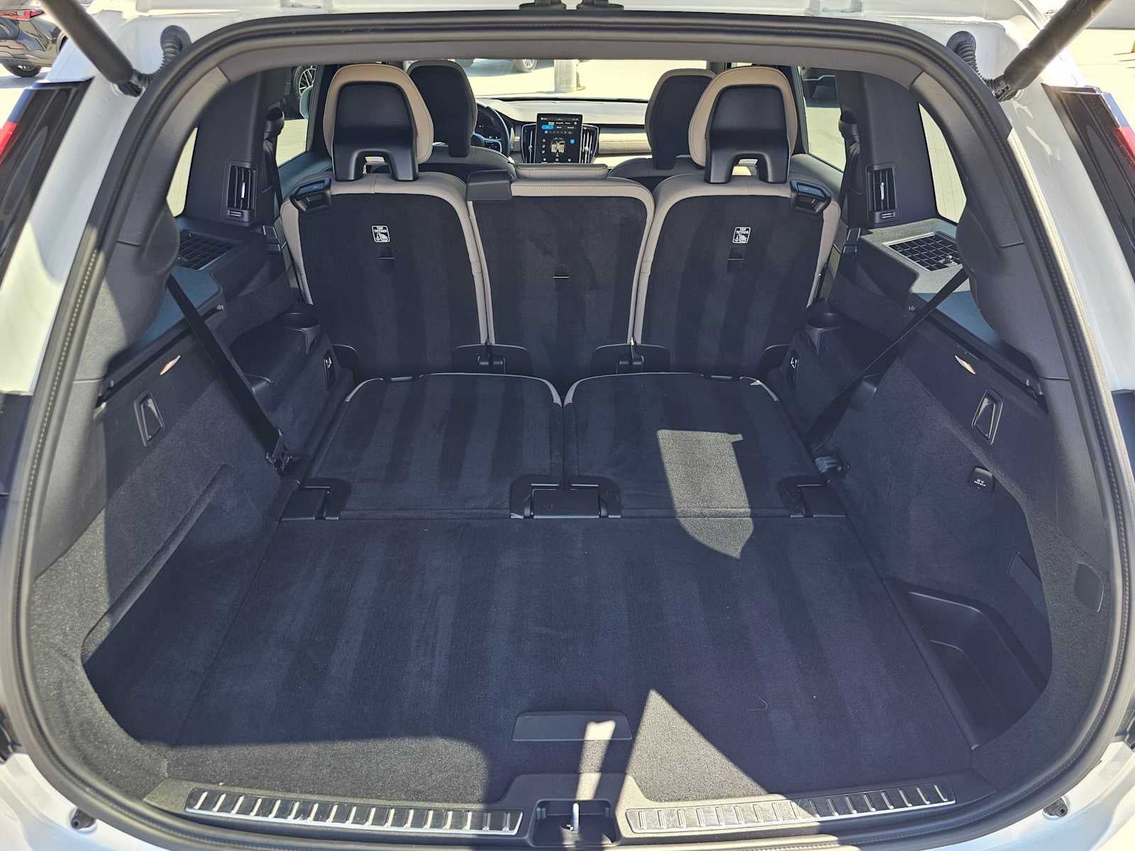 2025 Volvo XC90 Core