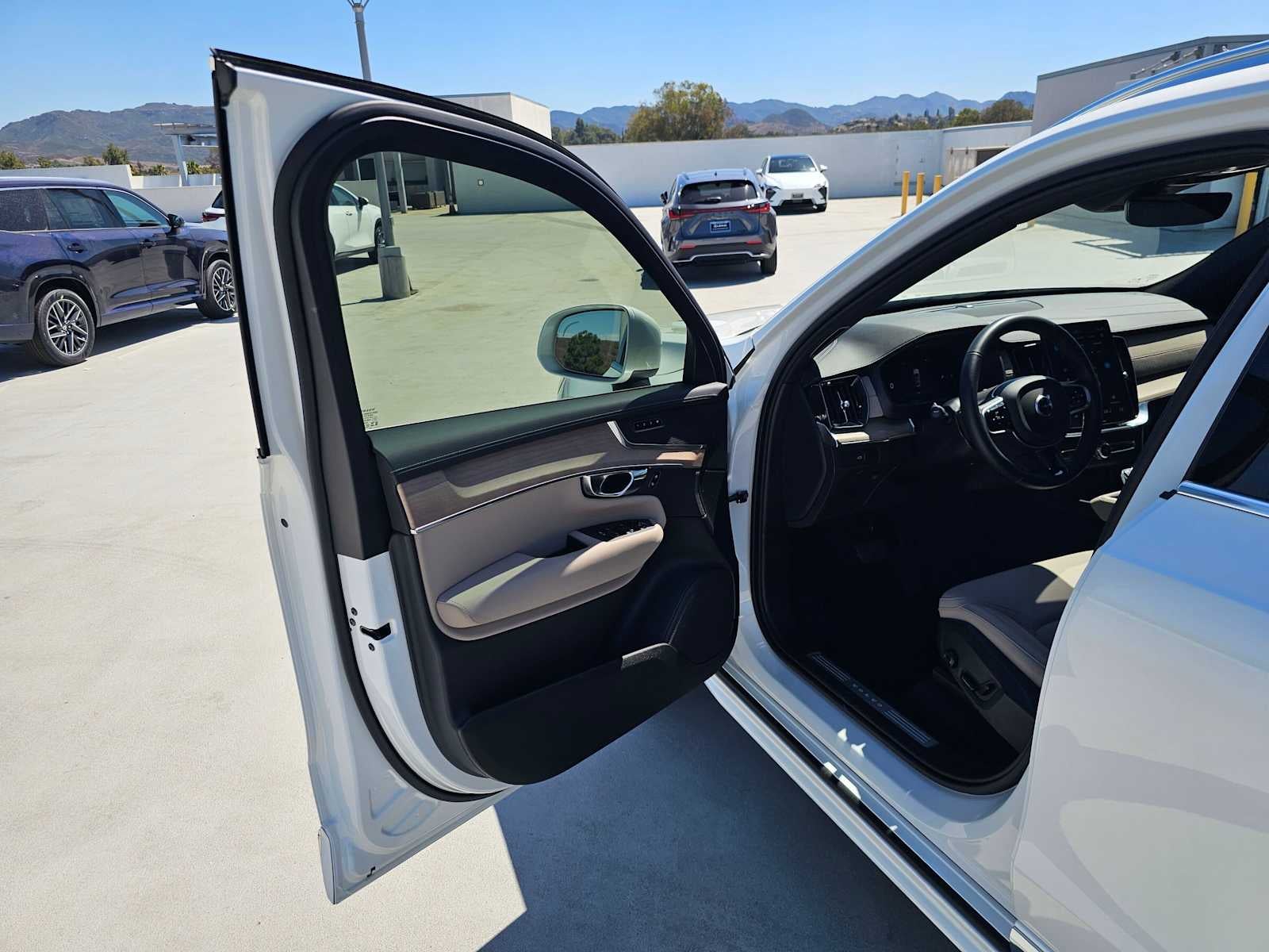 2025 Volvo XC90 Core