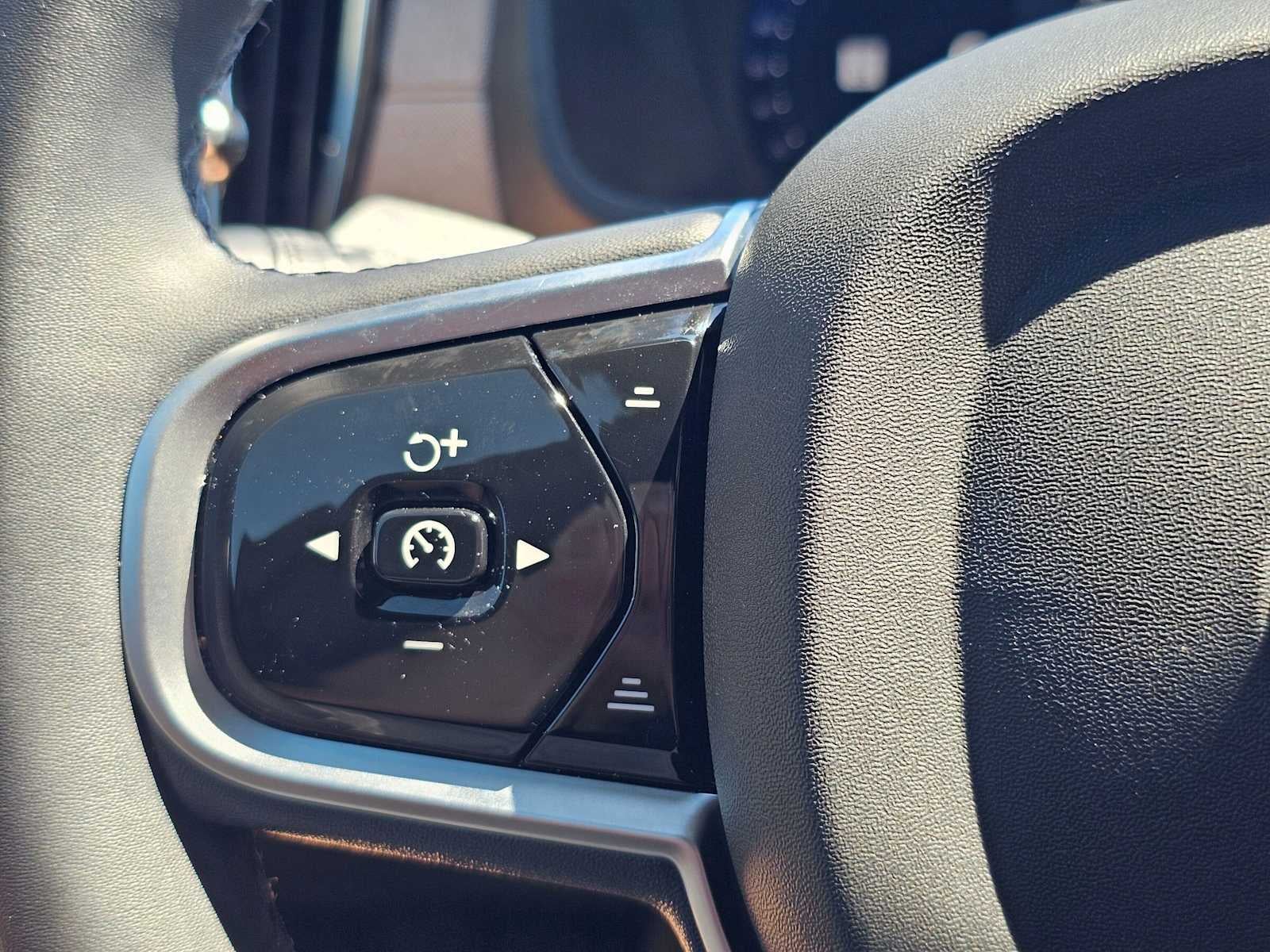 2025 Volvo XC90 Core
