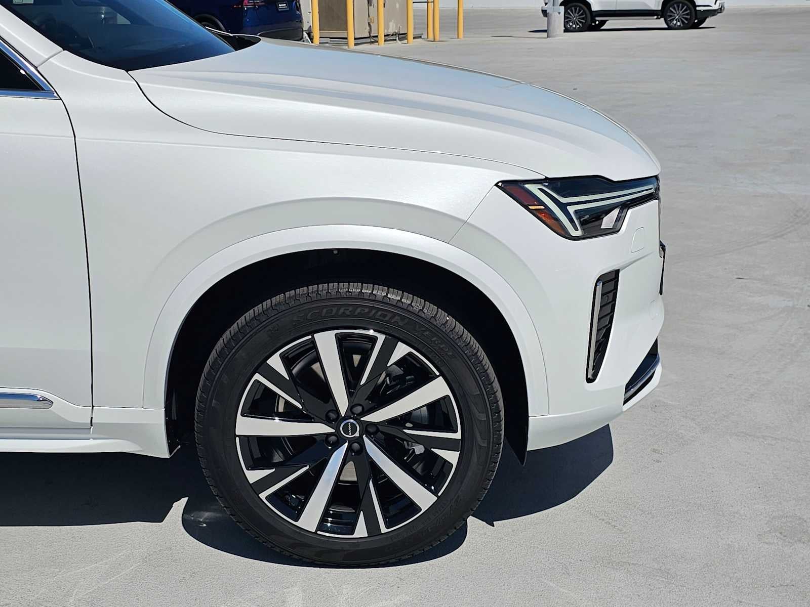 2025 Volvo XC90 Core