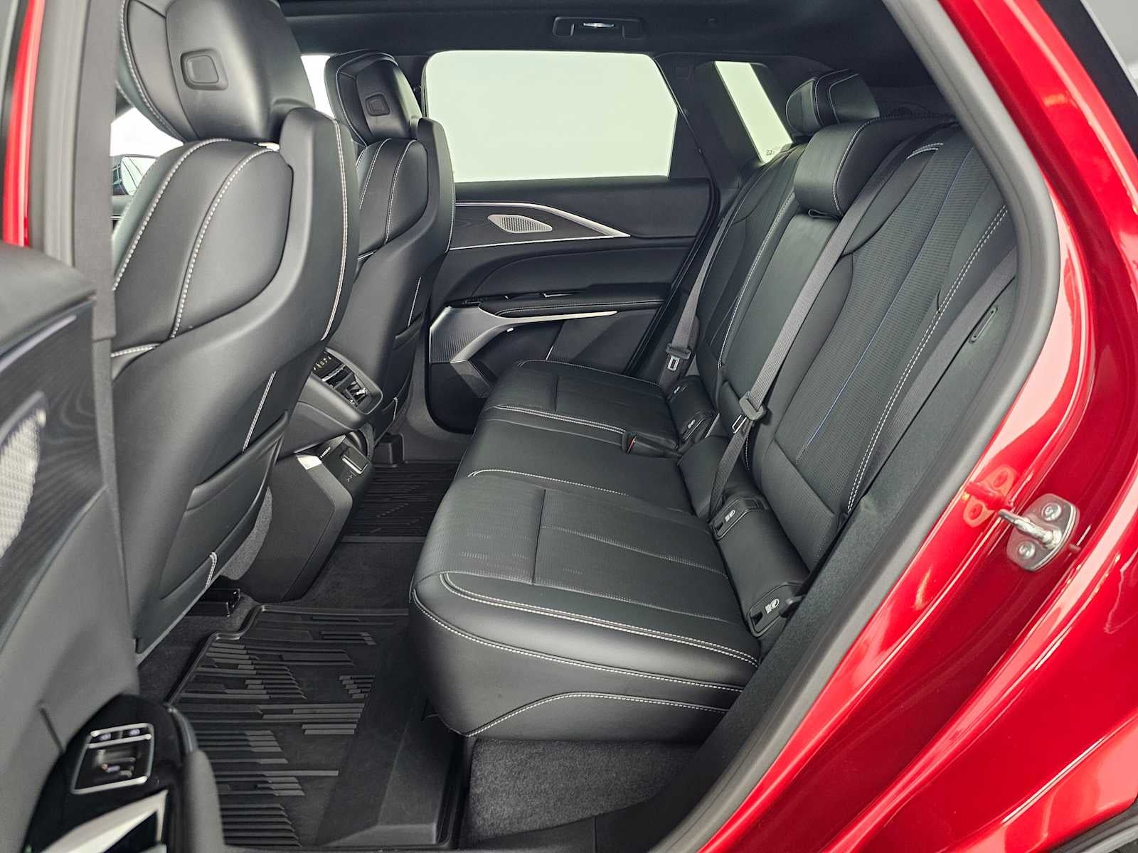 2025 Cadillac LYRIQ Luxury 3