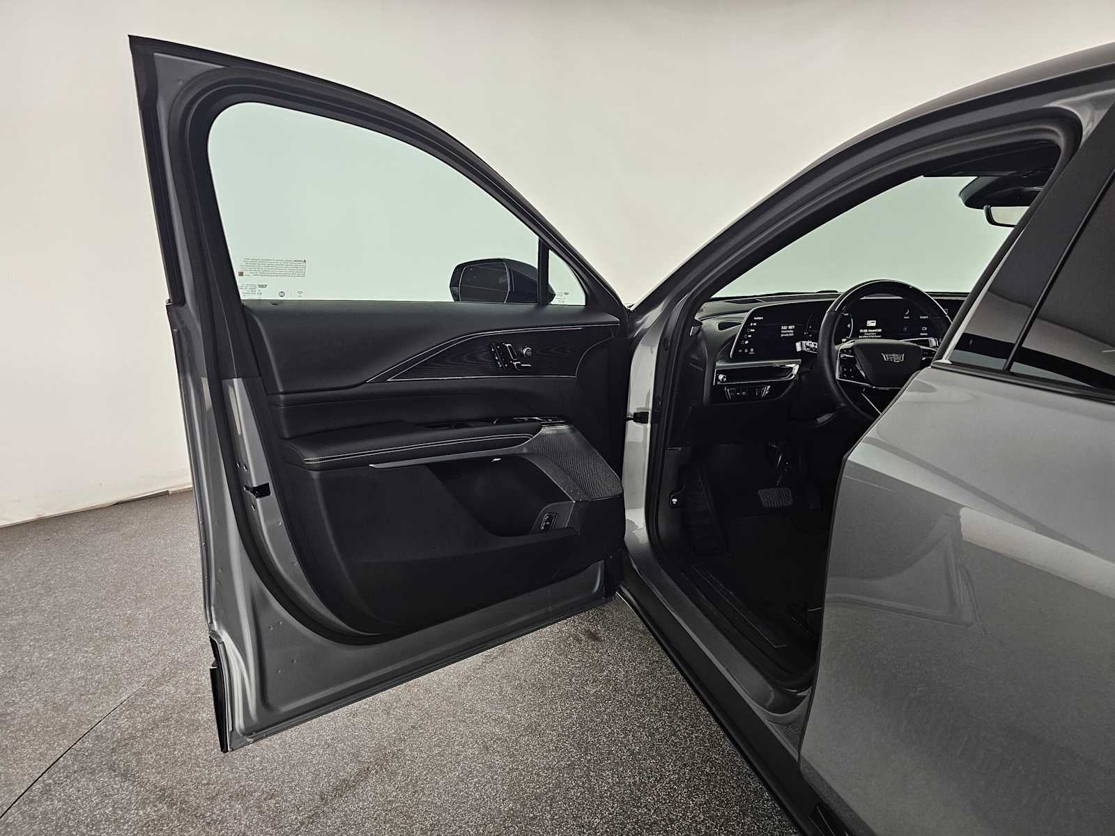 2024 Cadillac LYRIQ Sport 3