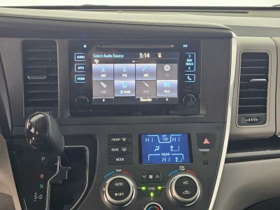 2017 Toyota Sienna XLE Auto Access Seat