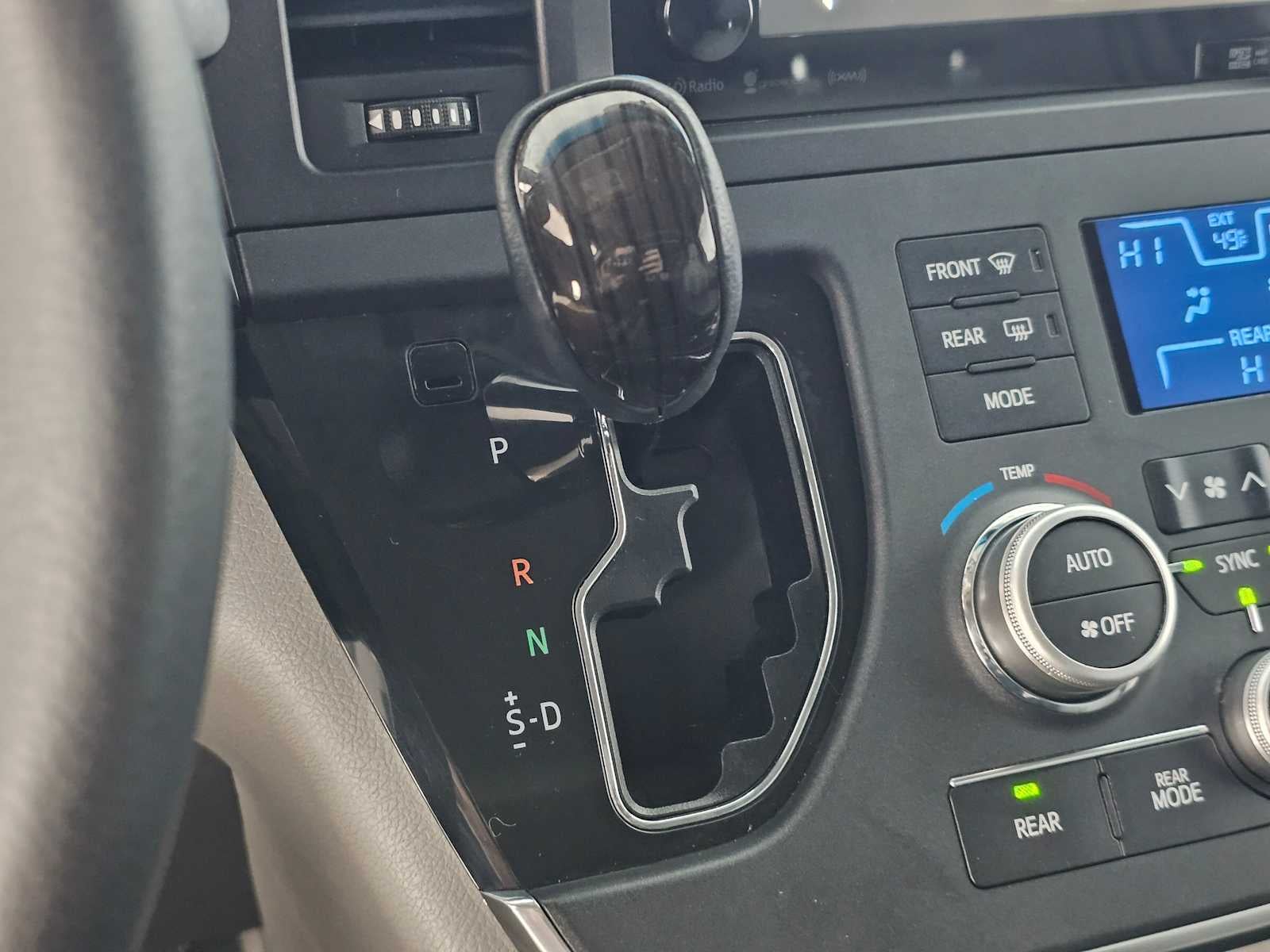 2017 Toyota Sienna XLE Auto Access Seat