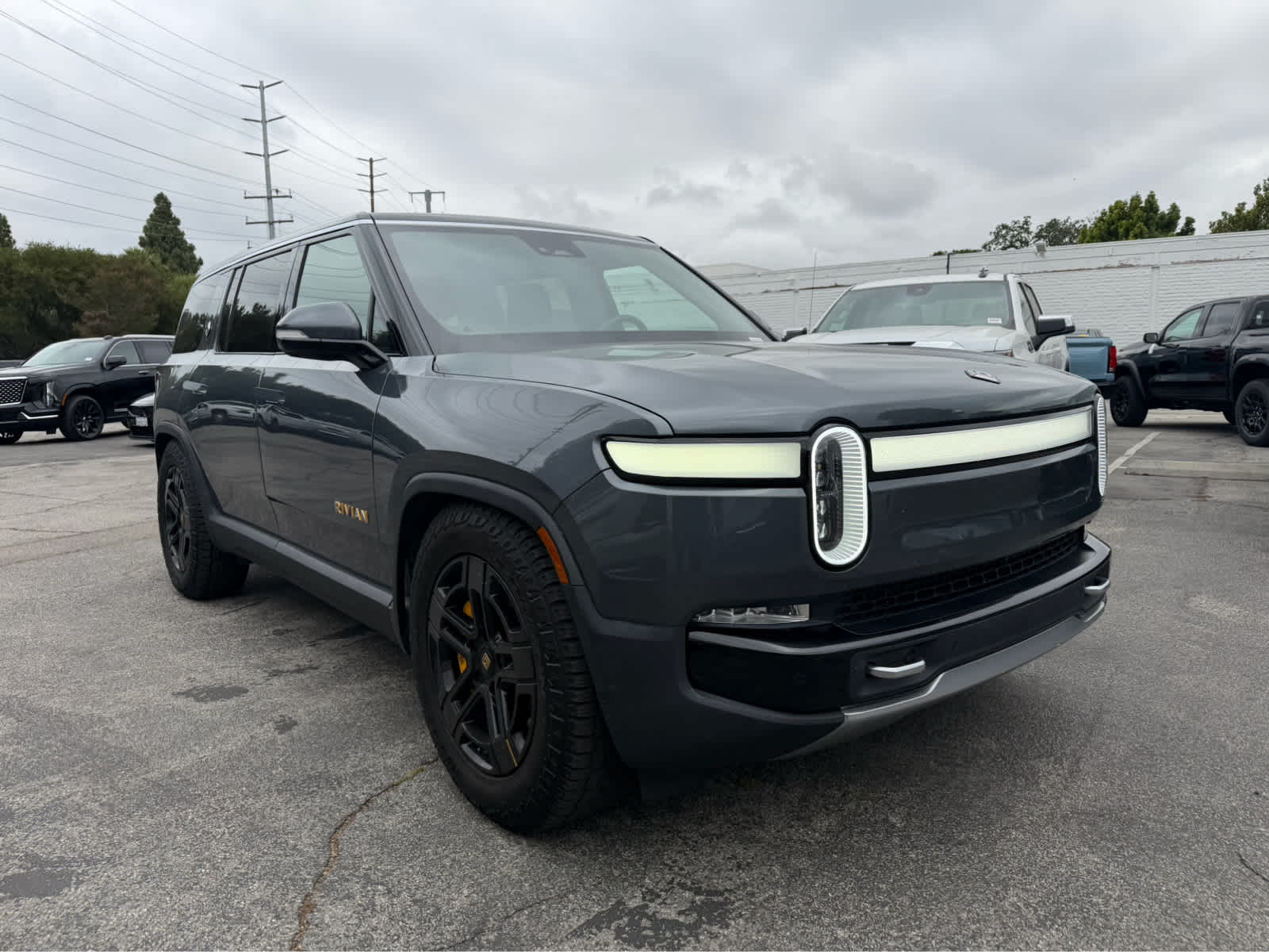 2023 RIVIAN R1S Adventure