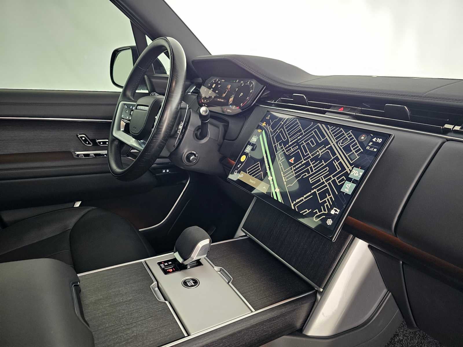 2025 Land Rover Range Rover SE