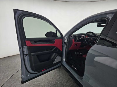 2024 Porsche Cayenne Turbo GT