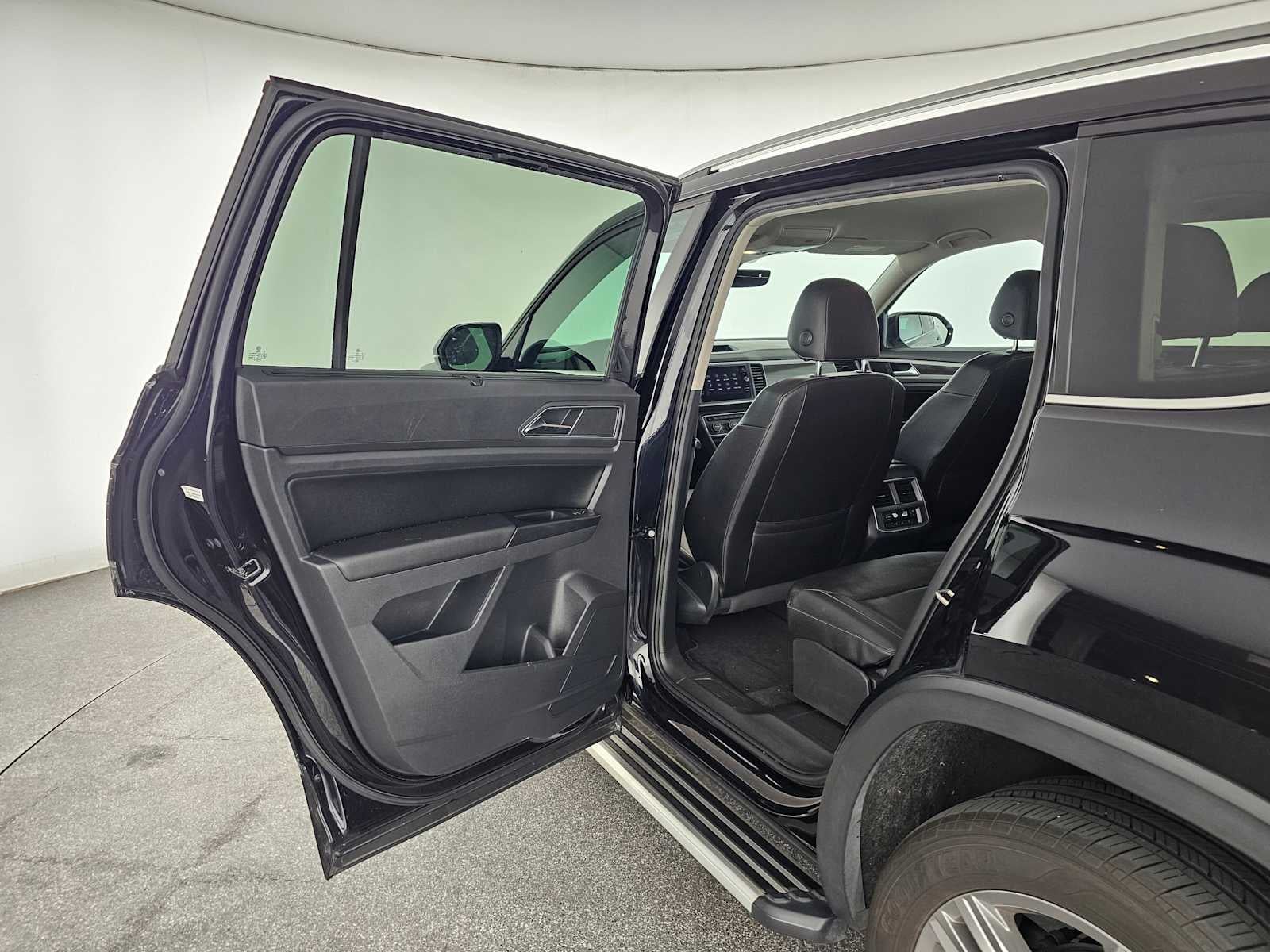 2019 Volkswagen Atlas 3.6L V6 SE w/Technology R-Line