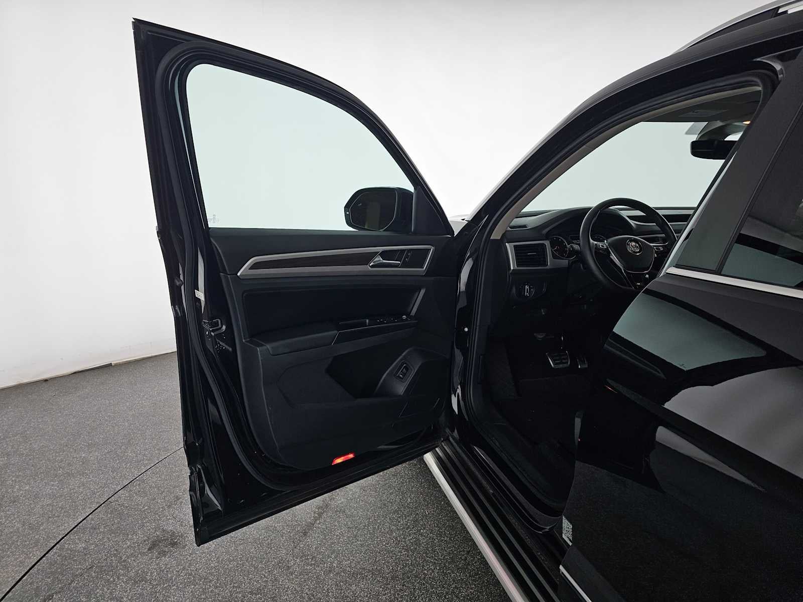 2019 Volkswagen Atlas 3.6L V6 SE w/Technology R-Line