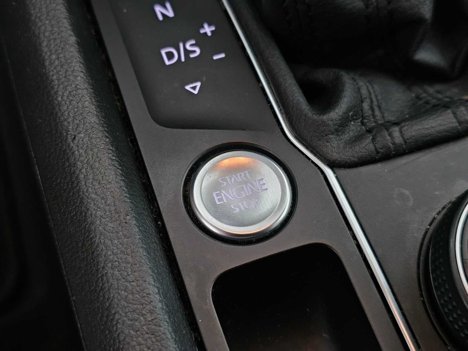 2019 Volkswagen Atlas 3.6L V6 SE w/Technology R-Line