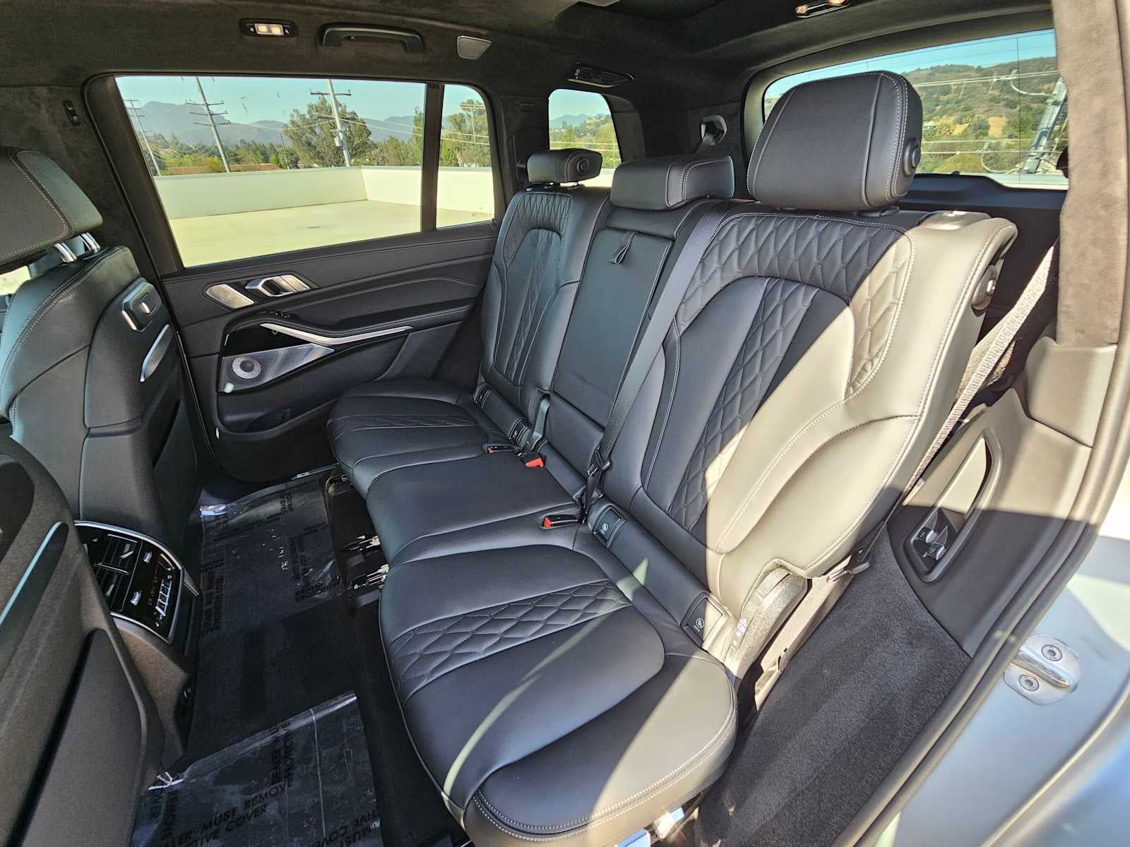 2026 BMW X7 M60i M60i