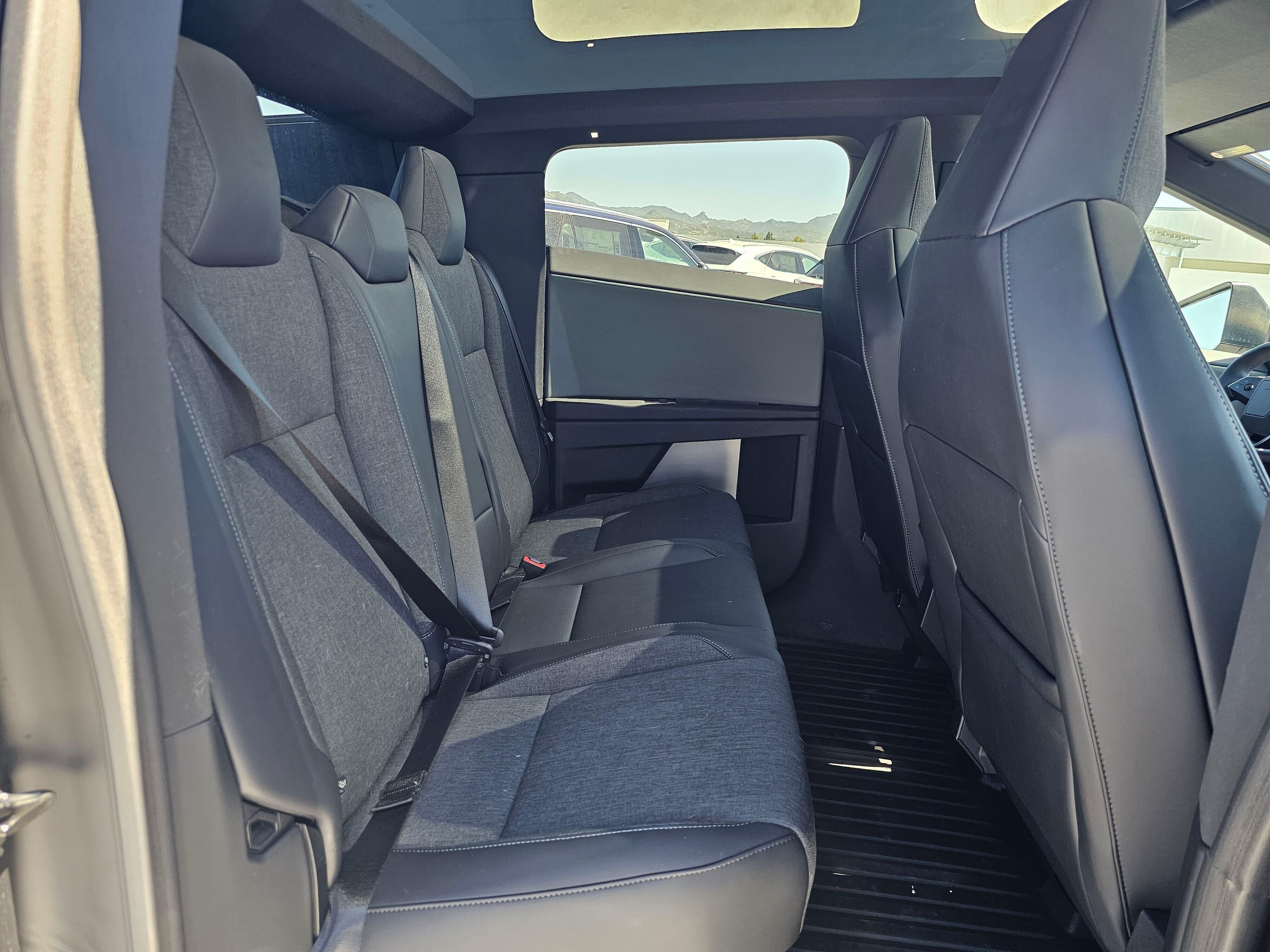 2026 Tesla CYBERTRUCK LONG RANGE