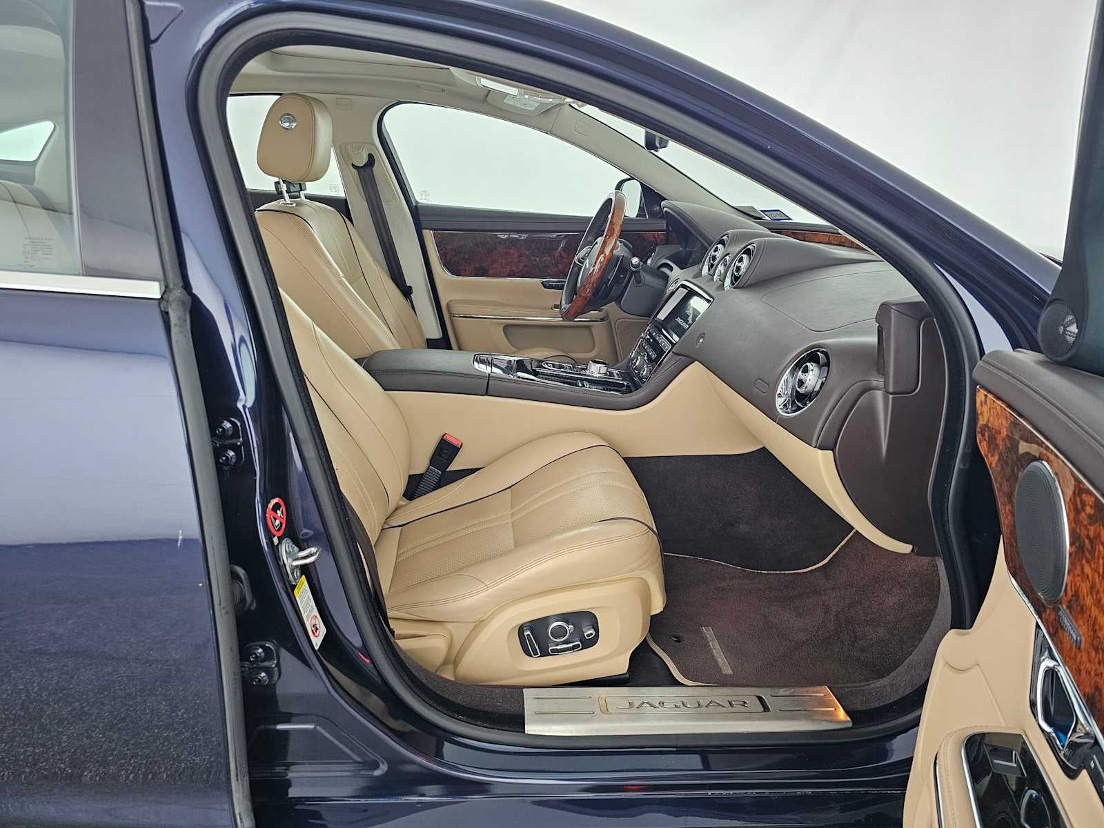 2019 Jaguar XJ XJ R-Sport