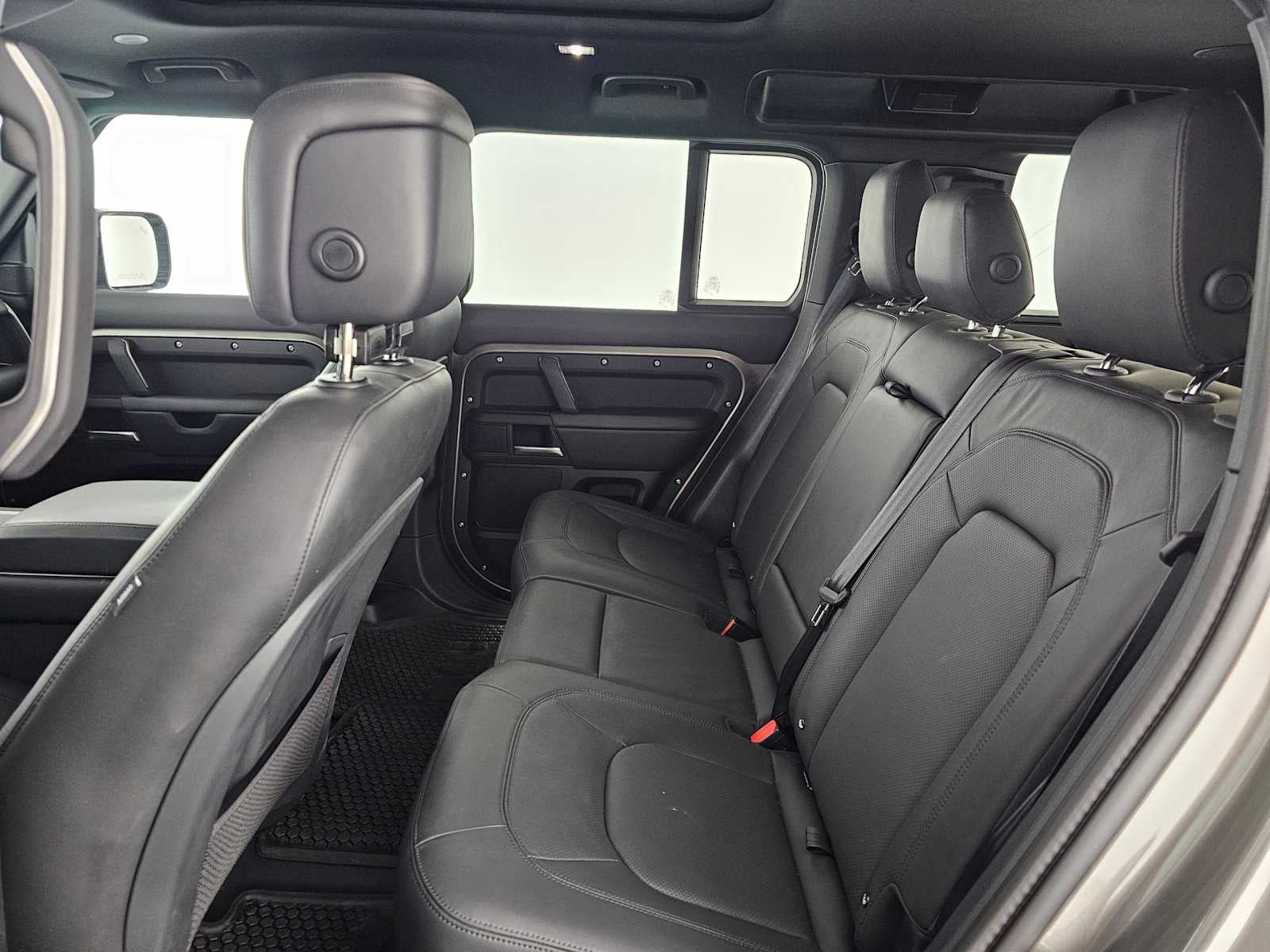 2025 Land Rover Defender X-Dynamic SE