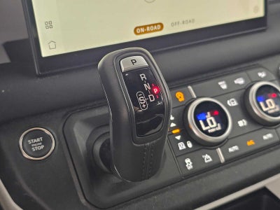 2025 Land Rover Defender X-Dynamic SE