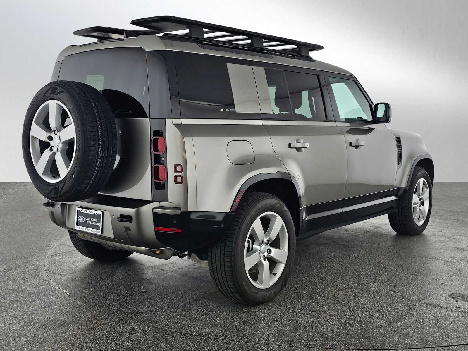 2025 Land Rover Defender X-Dynamic SE