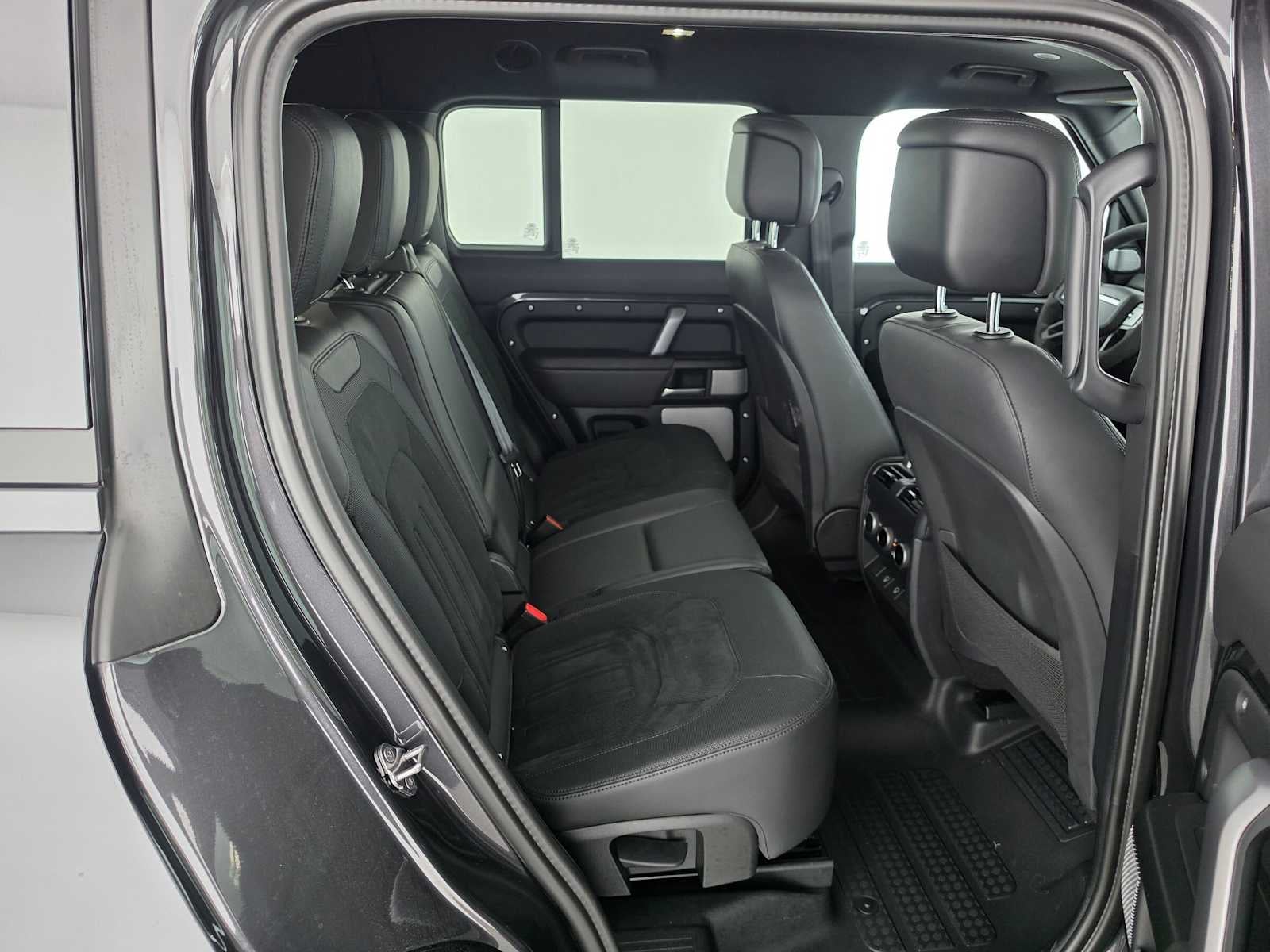 2024 Land Rover Defender V8