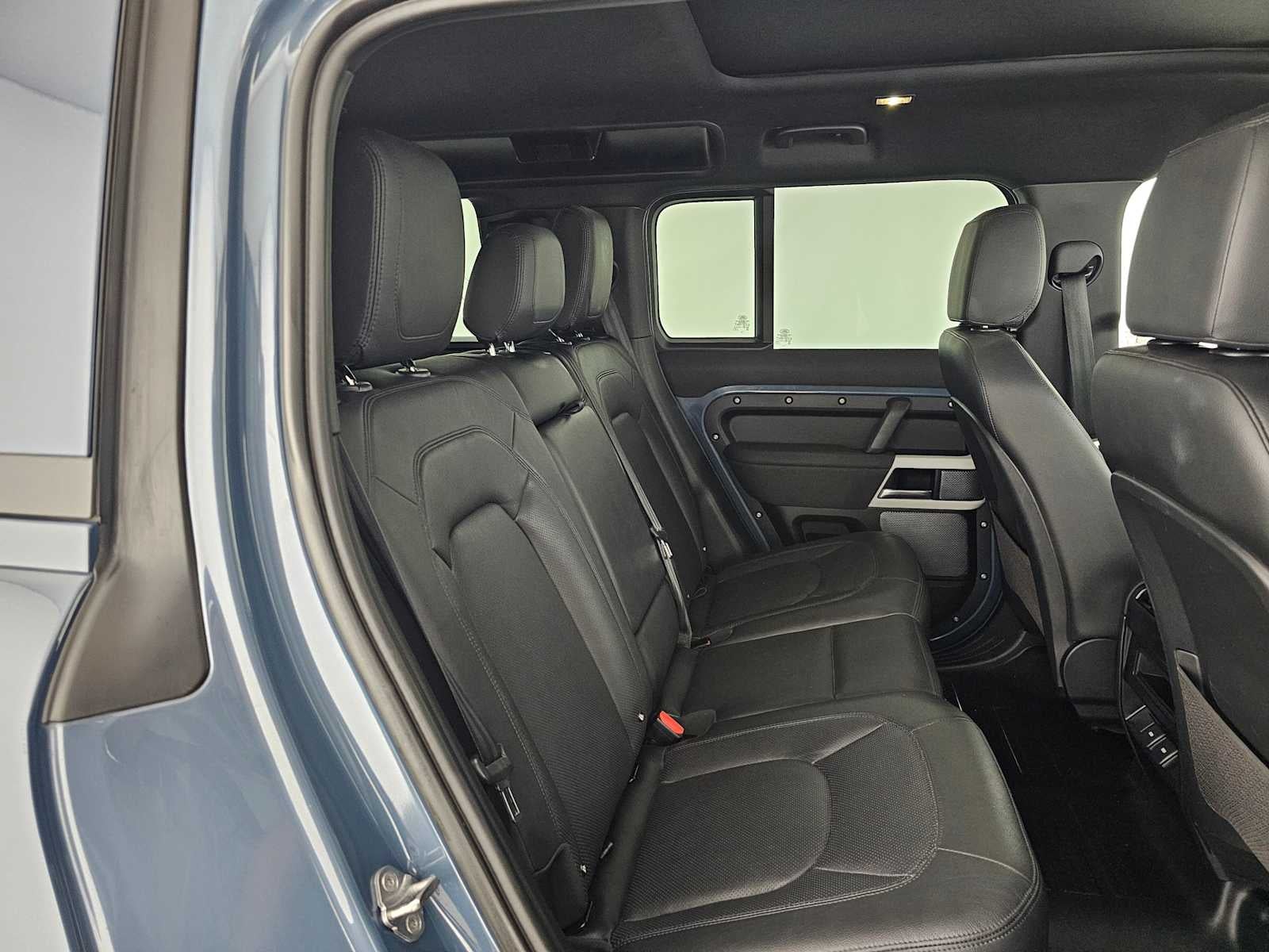 2023 Land Rover Defender SE