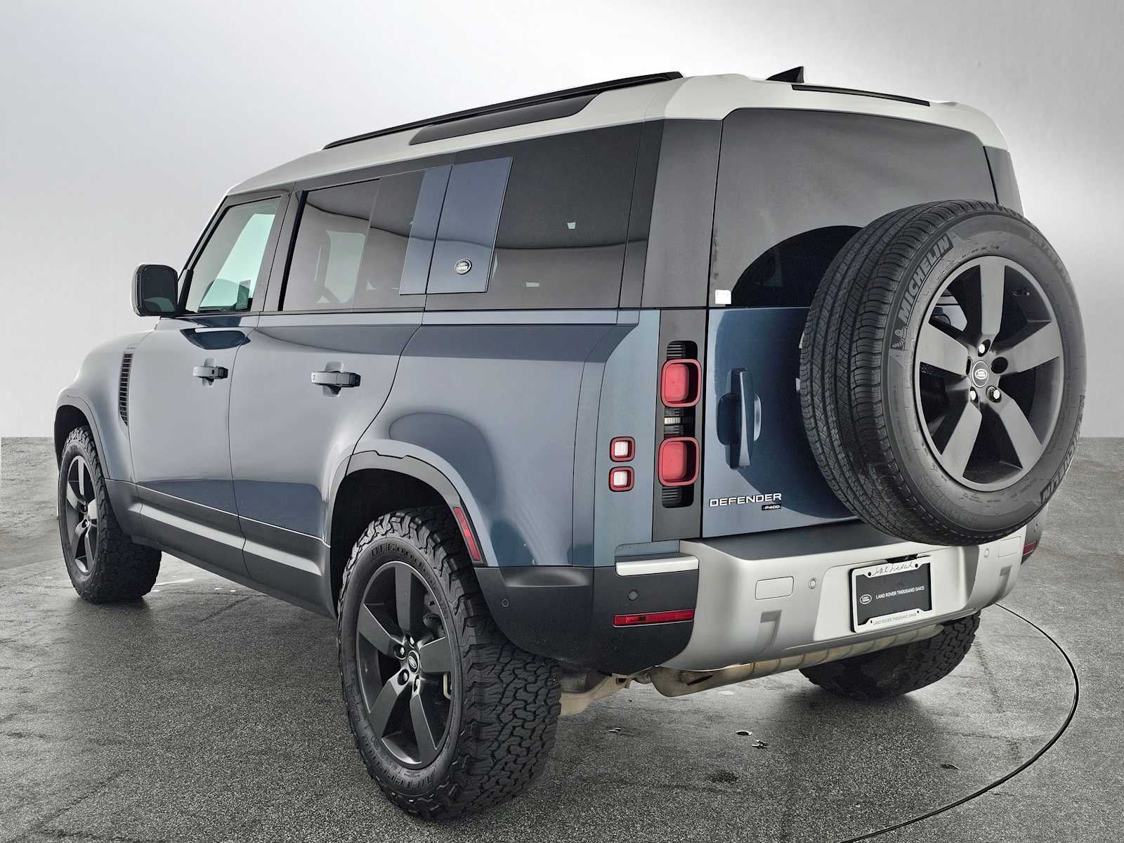 2023 Land Rover Defender SE