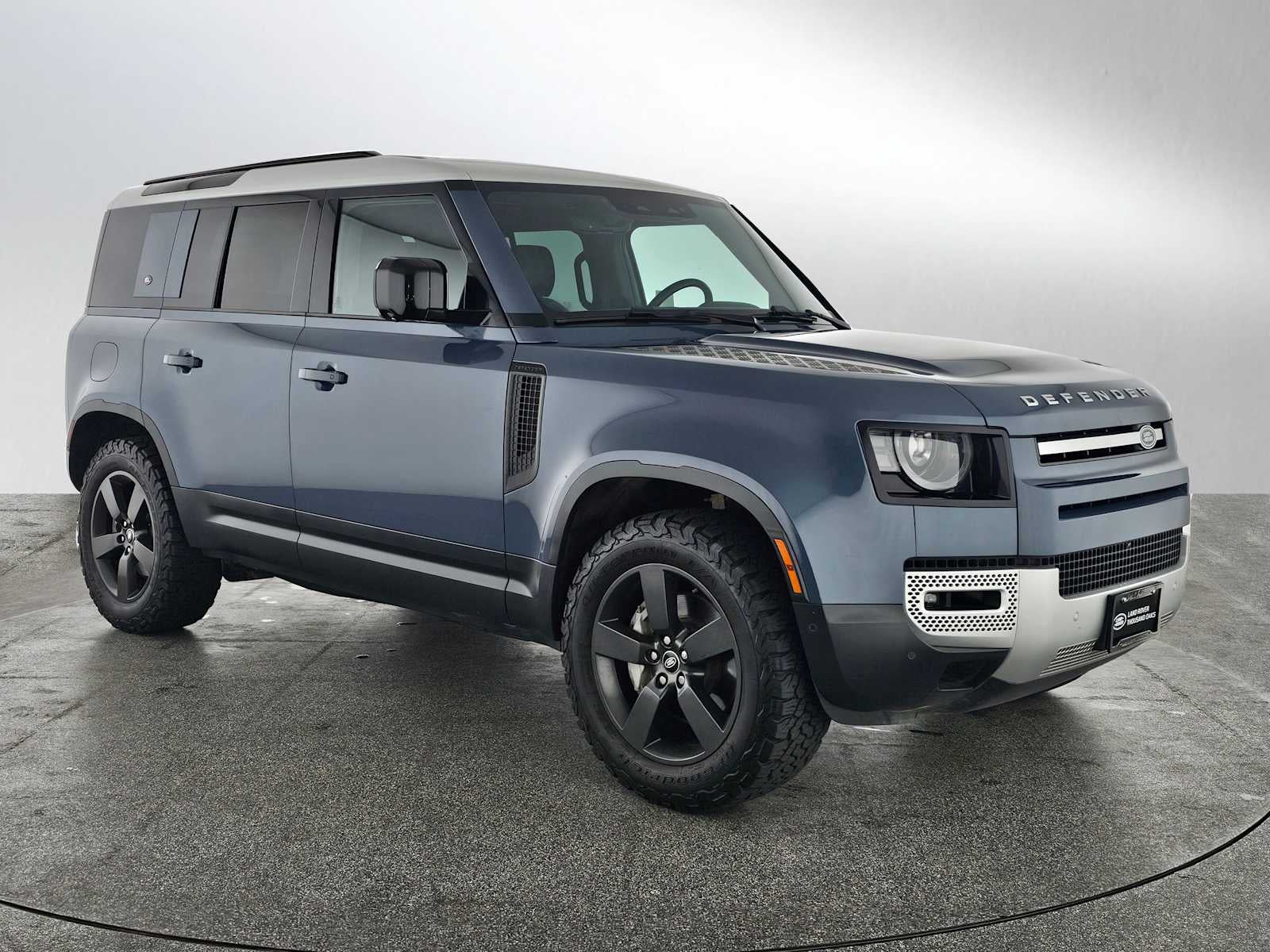 2023 Land Rover Defender SE