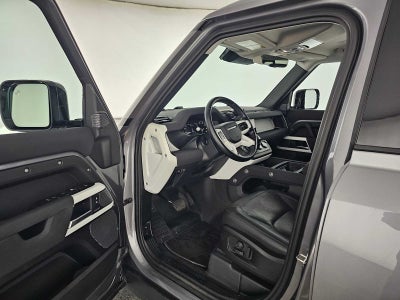 2023 Land Rover Defender SE