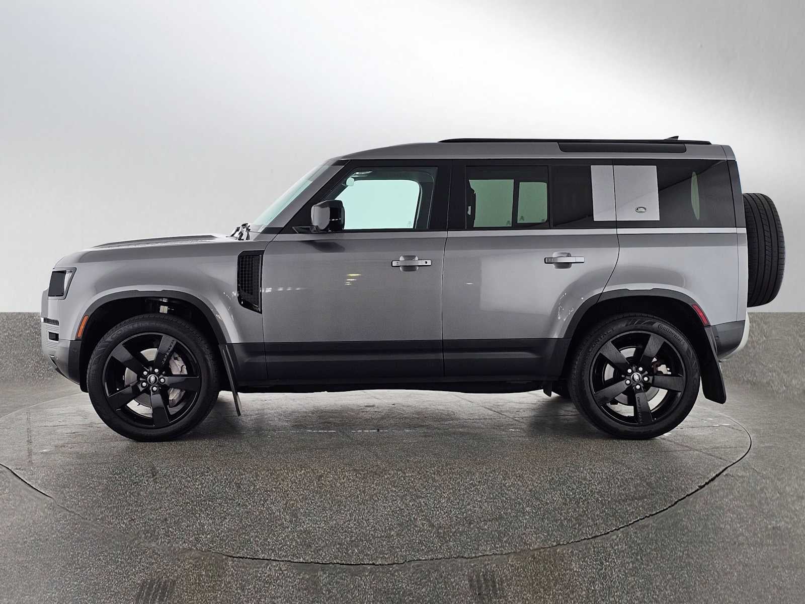 2023 Land Rover Defender SE