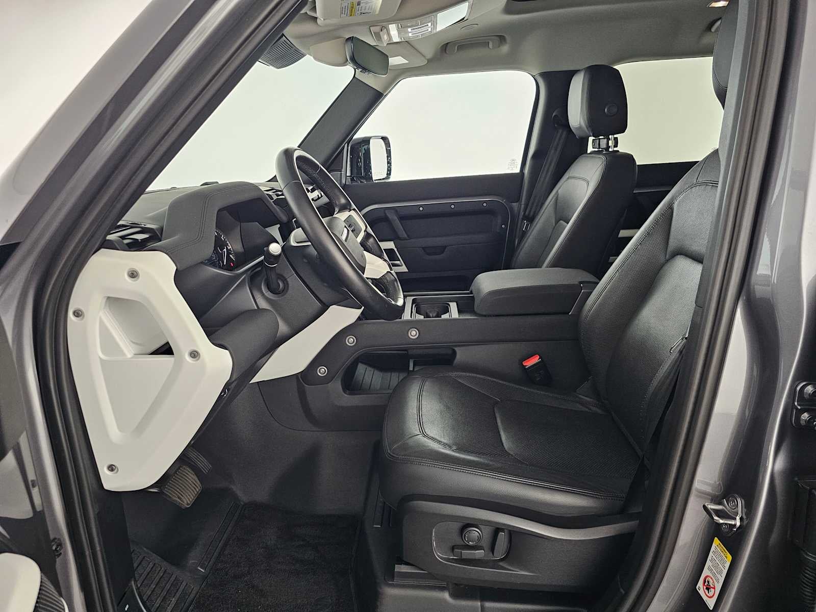 2023 Land Rover Defender SE