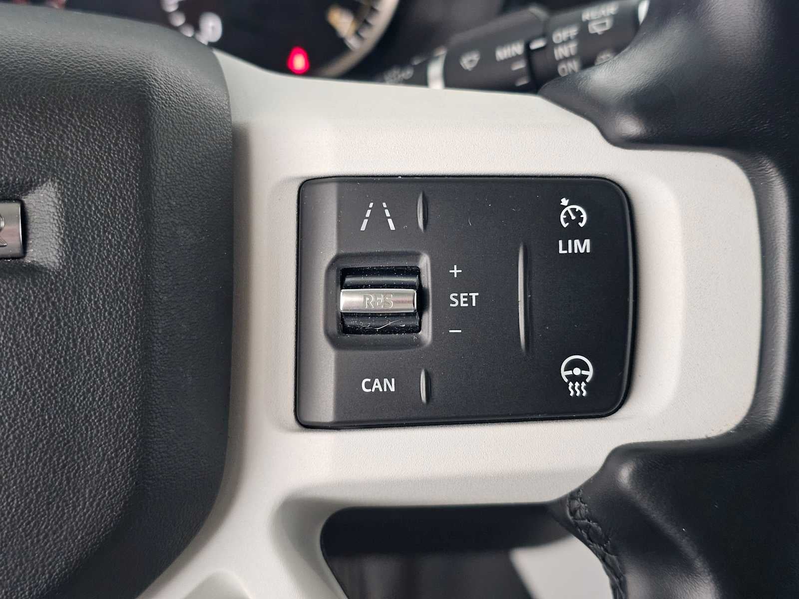 2023 Land Rover Defender SE