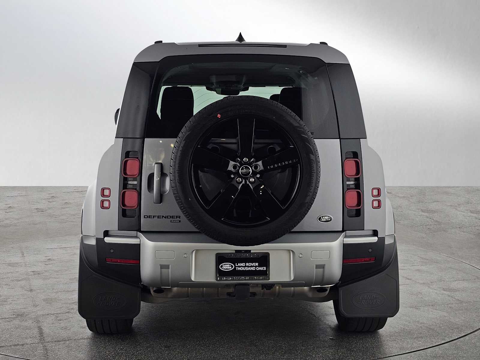 2023 Land Rover Defender SE