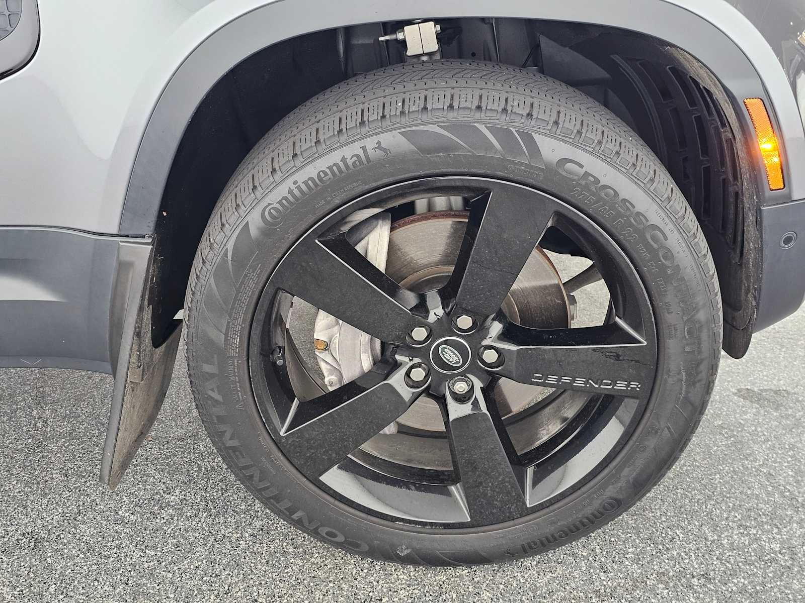 2023 Land Rover Defender SE