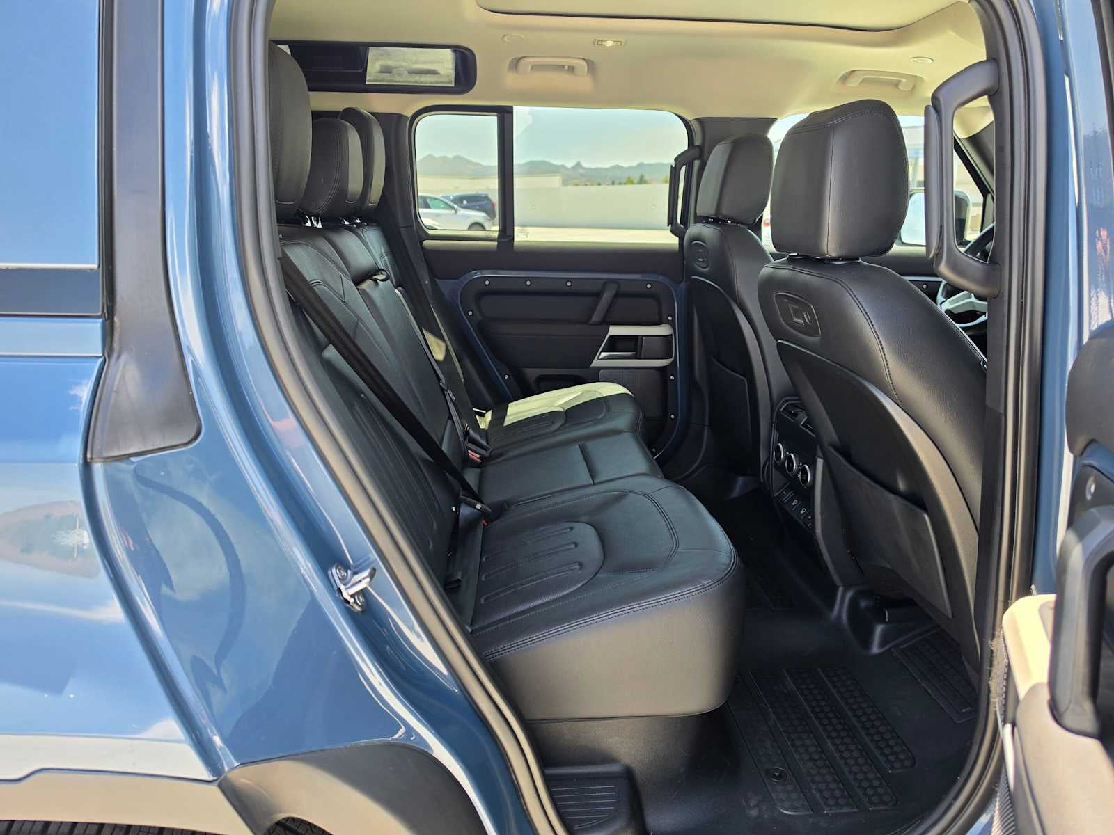 2022 Land Rover Defender SE