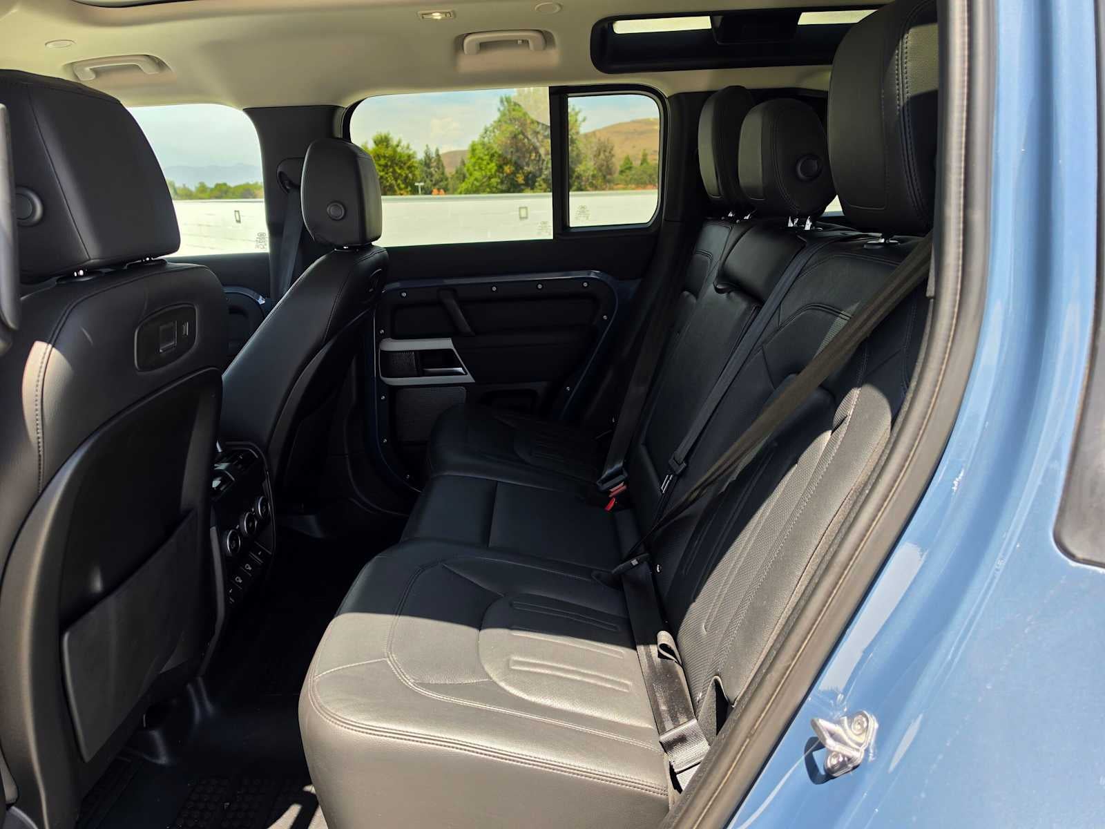 2022 Land Rover Defender SE