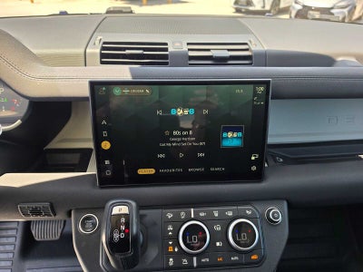 2022 Land Rover Defender SE