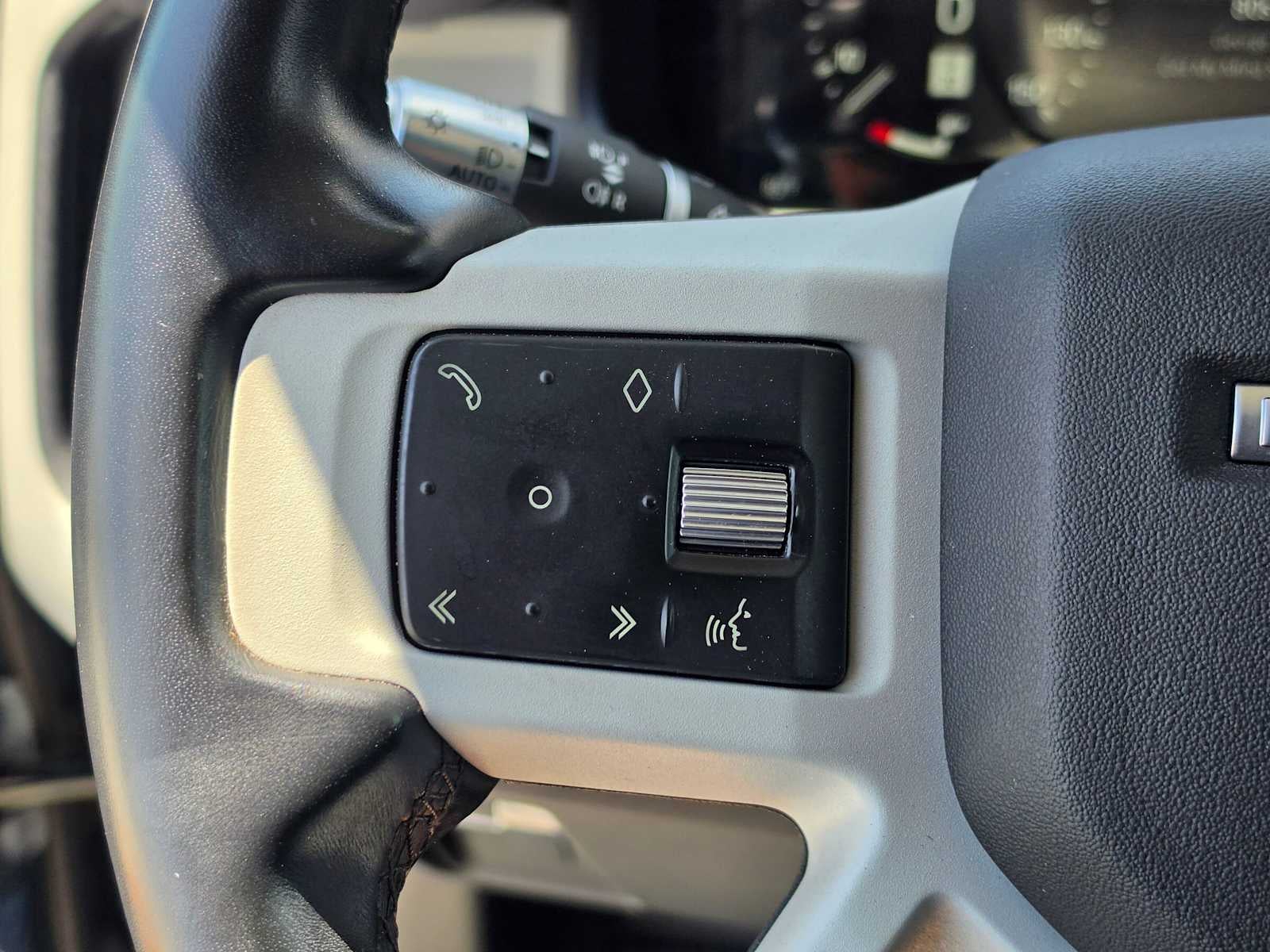 2022 Land Rover Defender SE