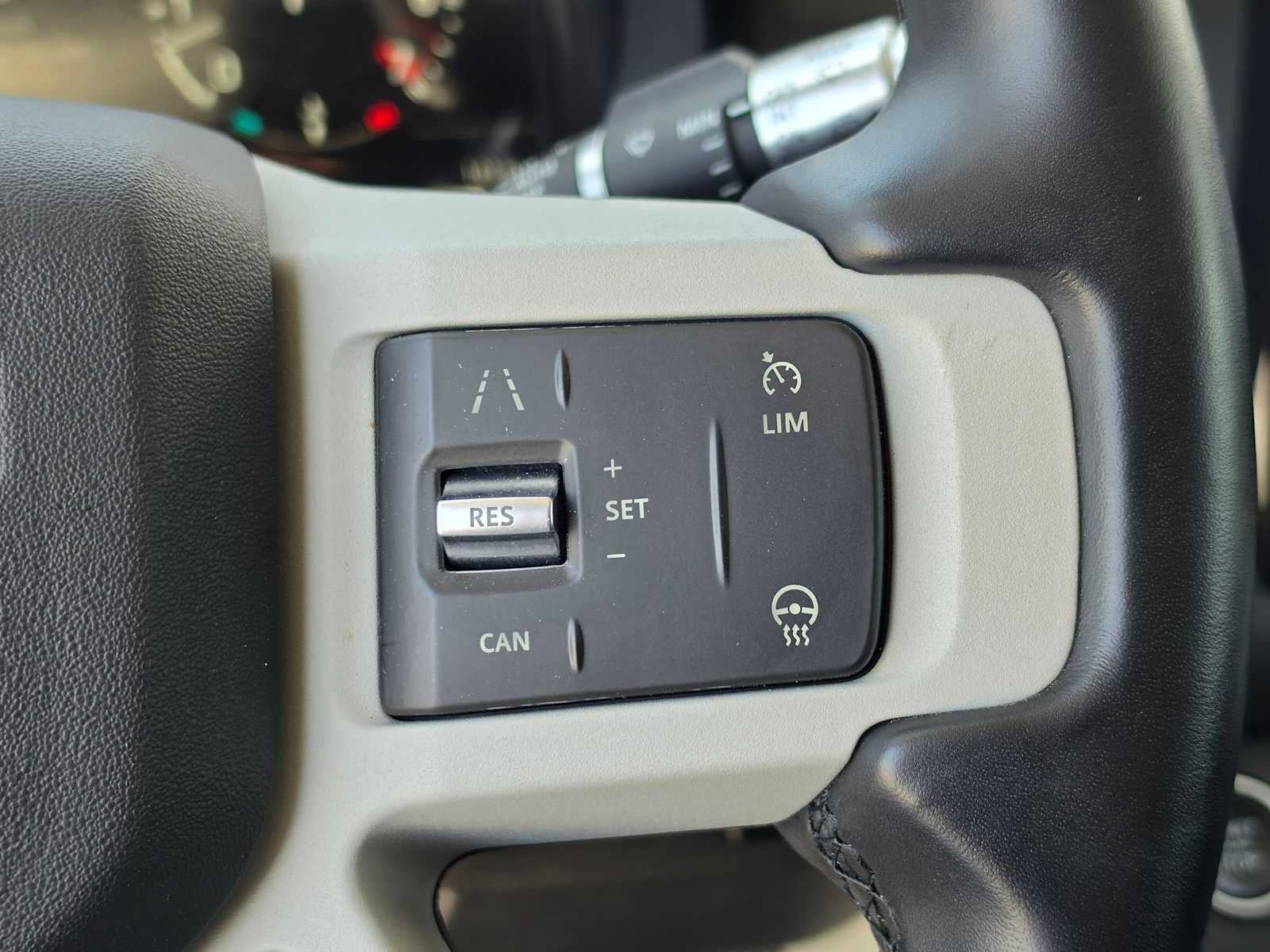 2022 Land Rover Defender SE