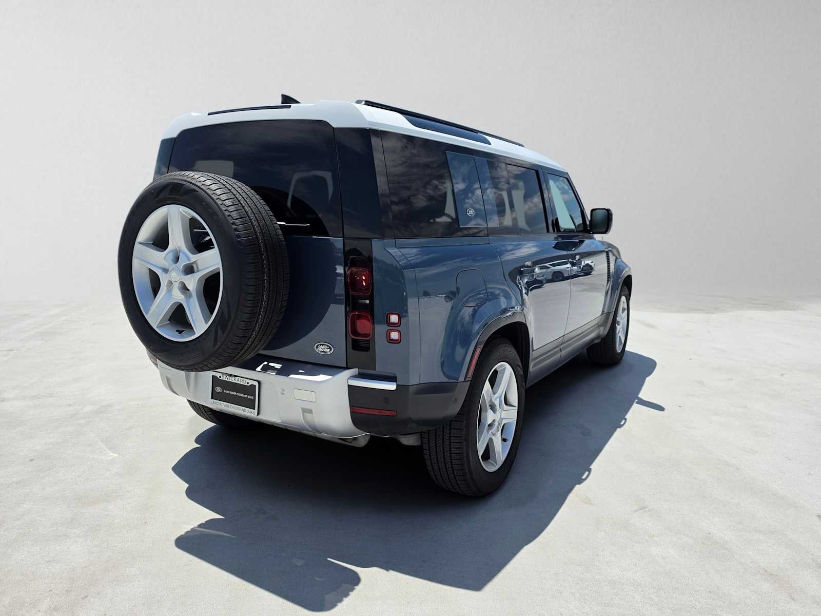 2022 Land Rover Defender SE