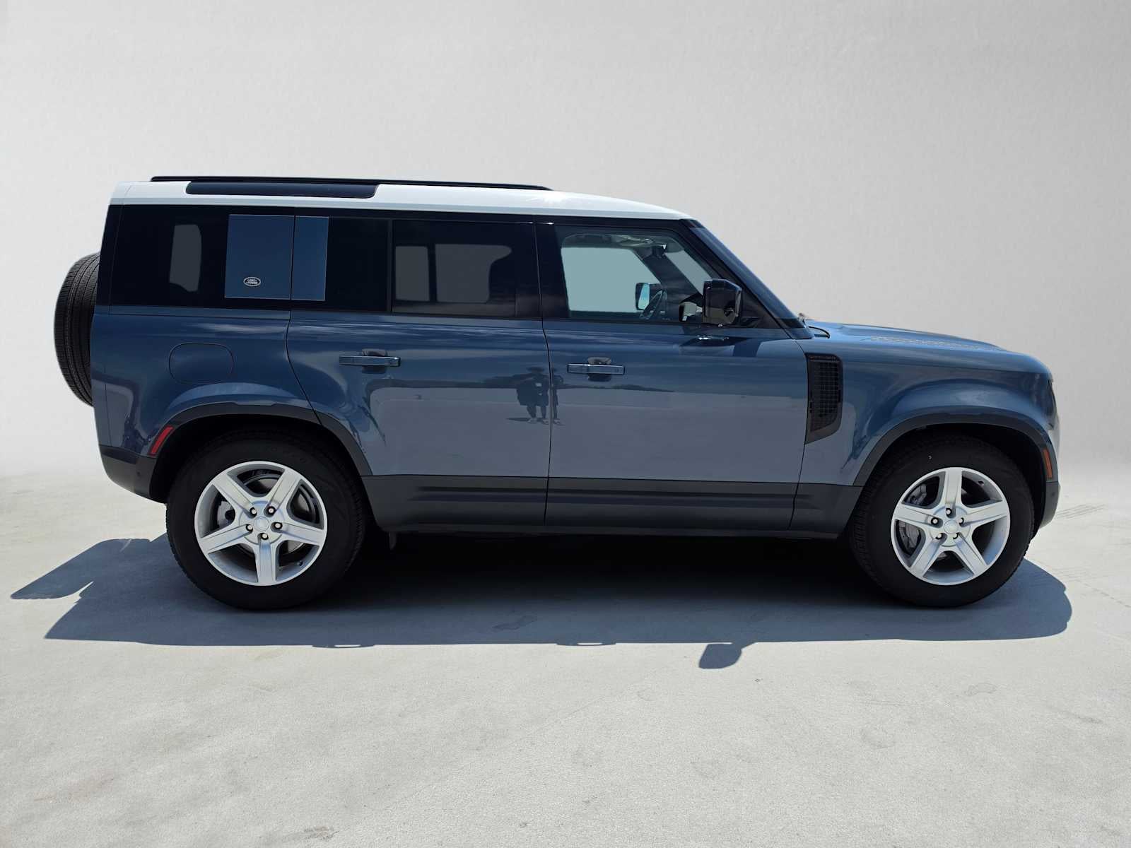 2022 Land Rover Defender SE