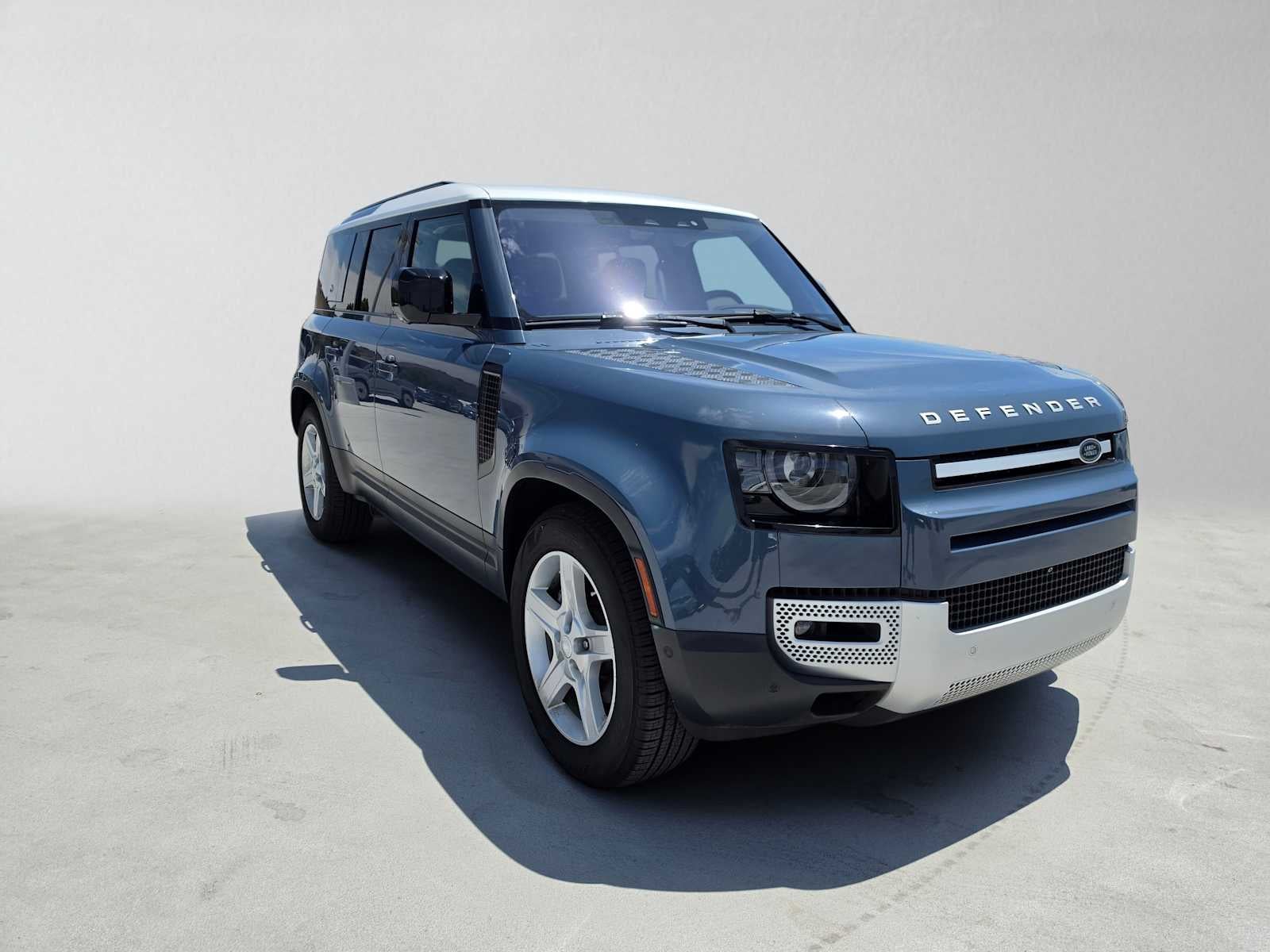 2022 Land Rover Defender SE