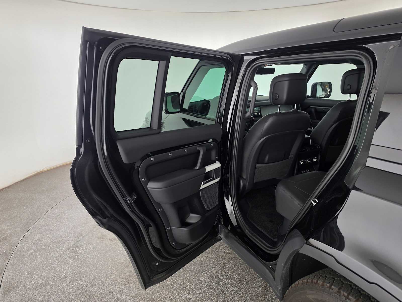 2024 Land Rover Defender SE