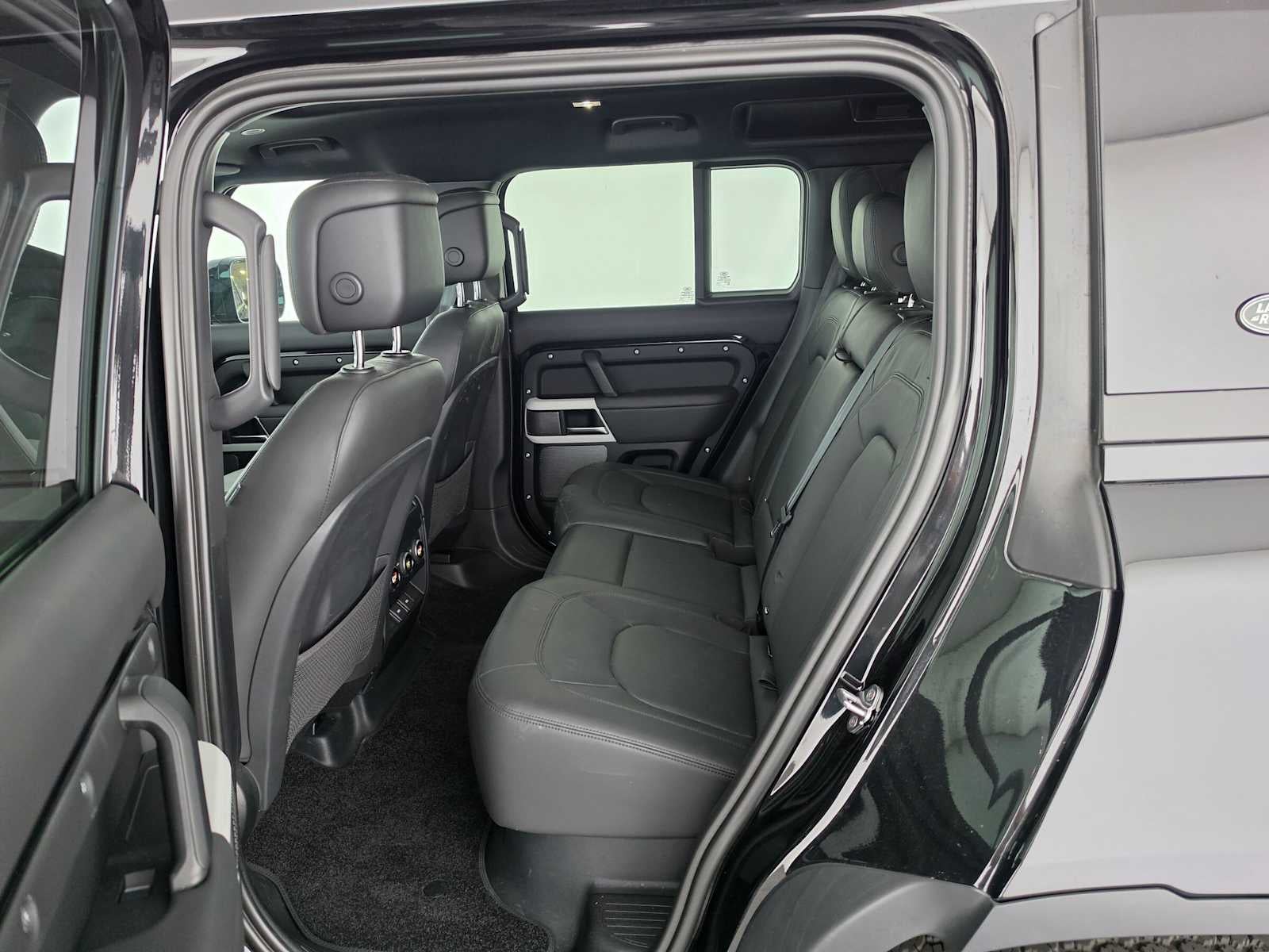2024 Land Rover Defender SE