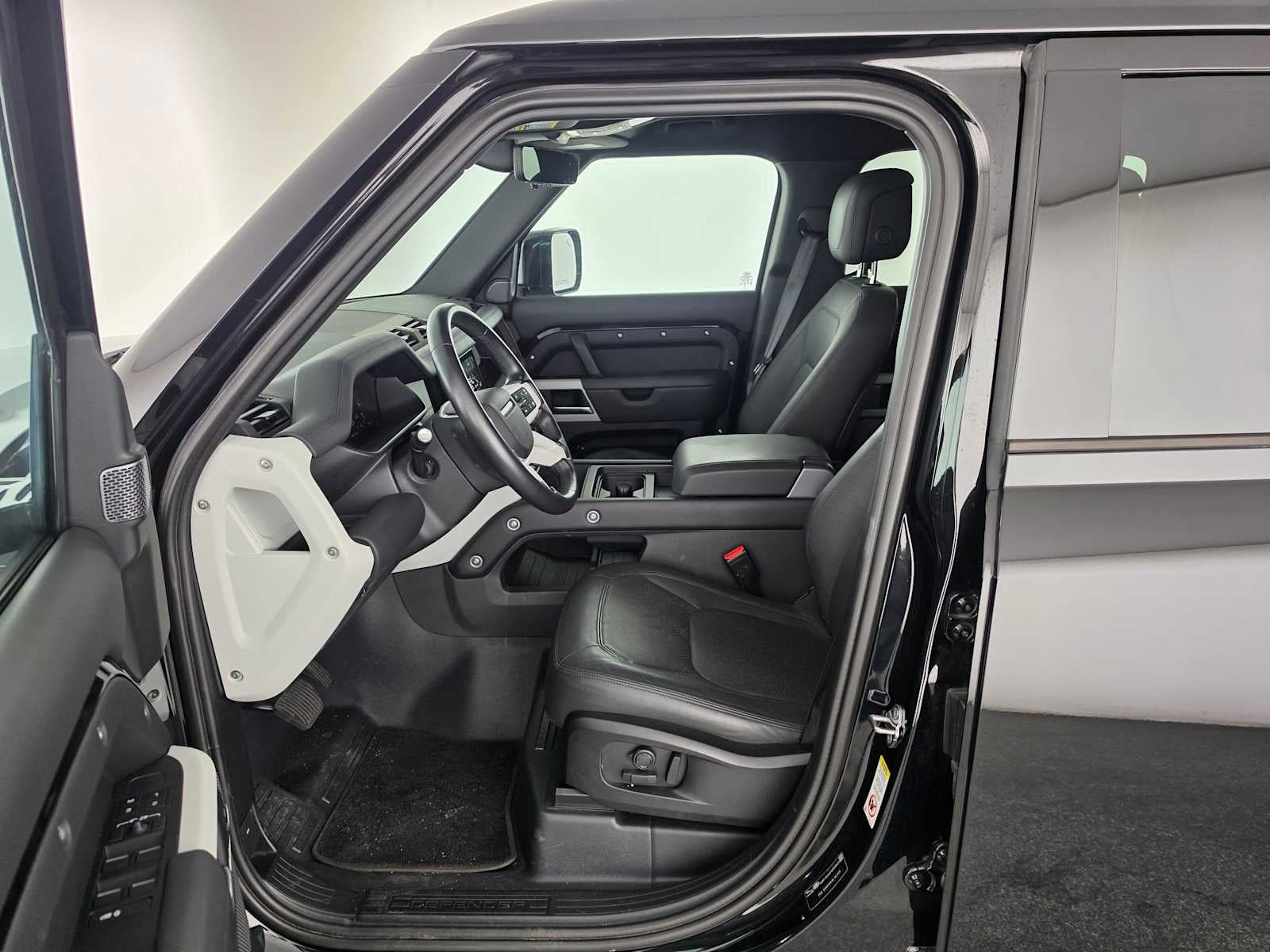 2024 Land Rover Defender SE