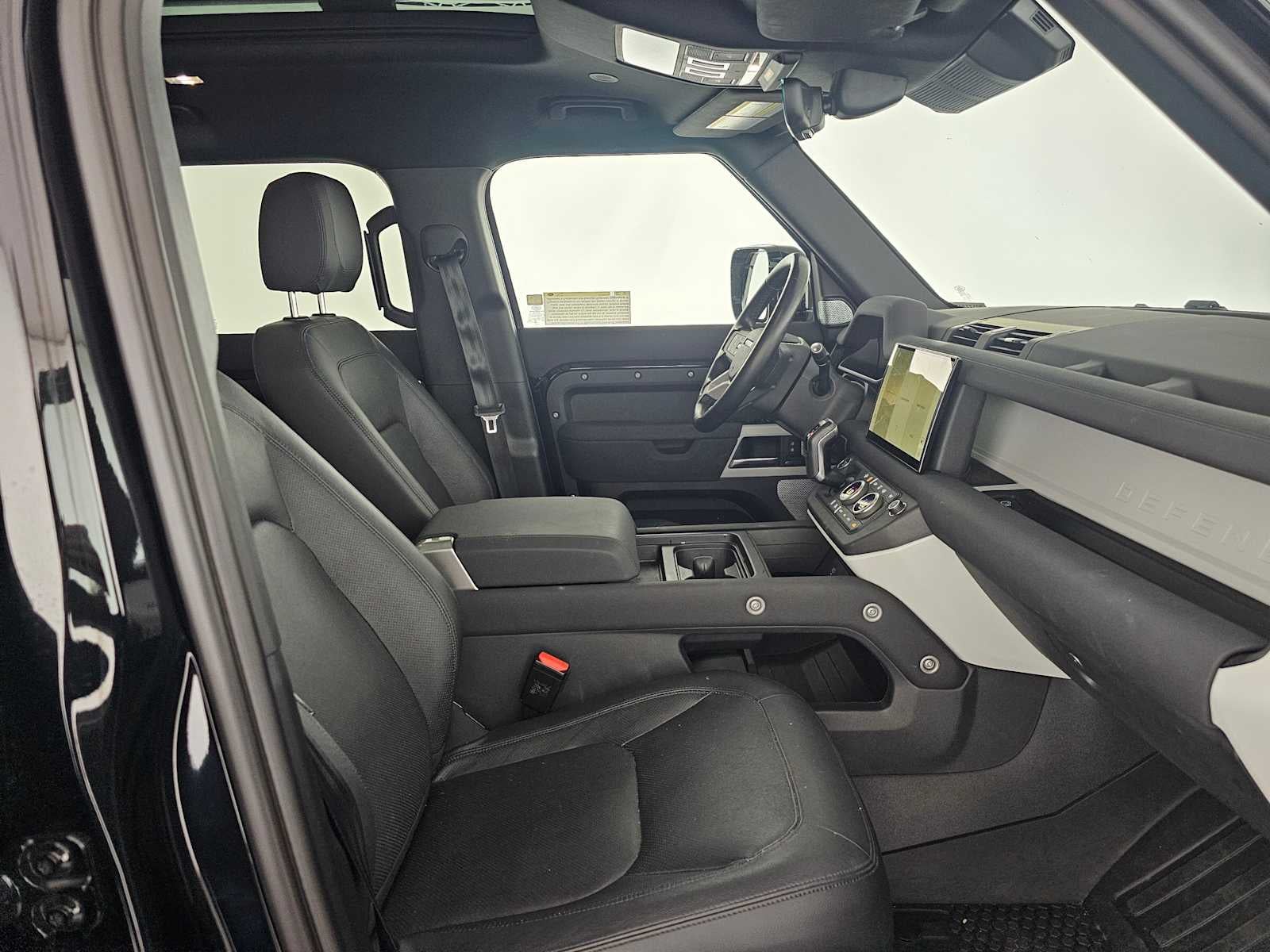 2023 Land Rover Defender SE