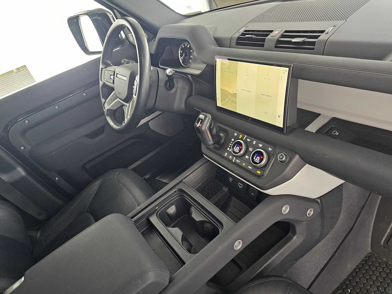 2023 Land Rover Defender SE