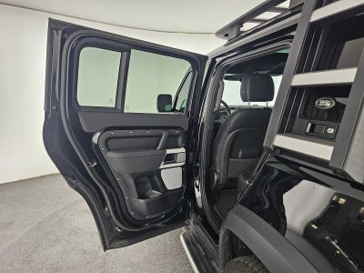 2023 Land Rover Defender SE