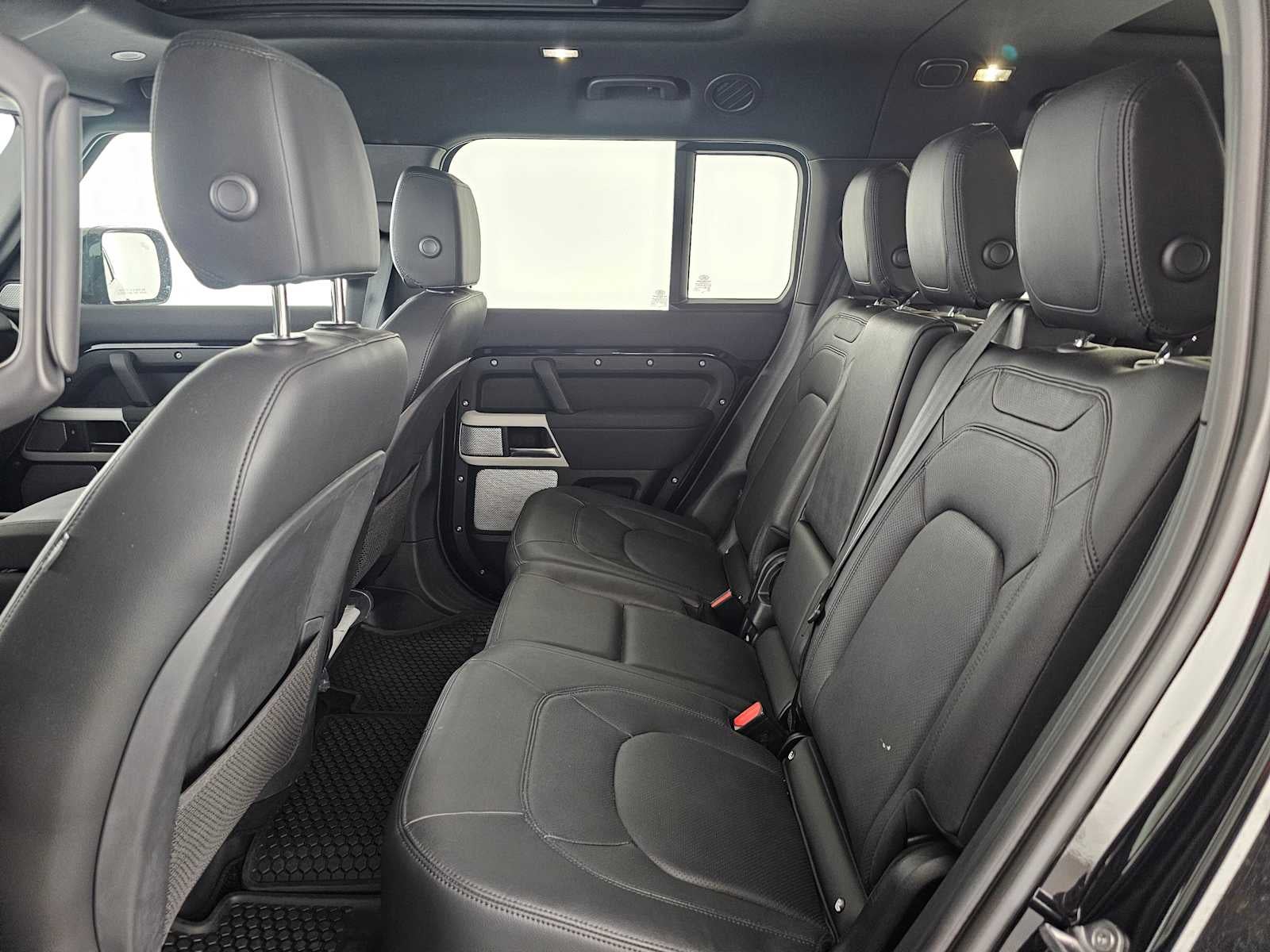 2023 Land Rover Defender SE